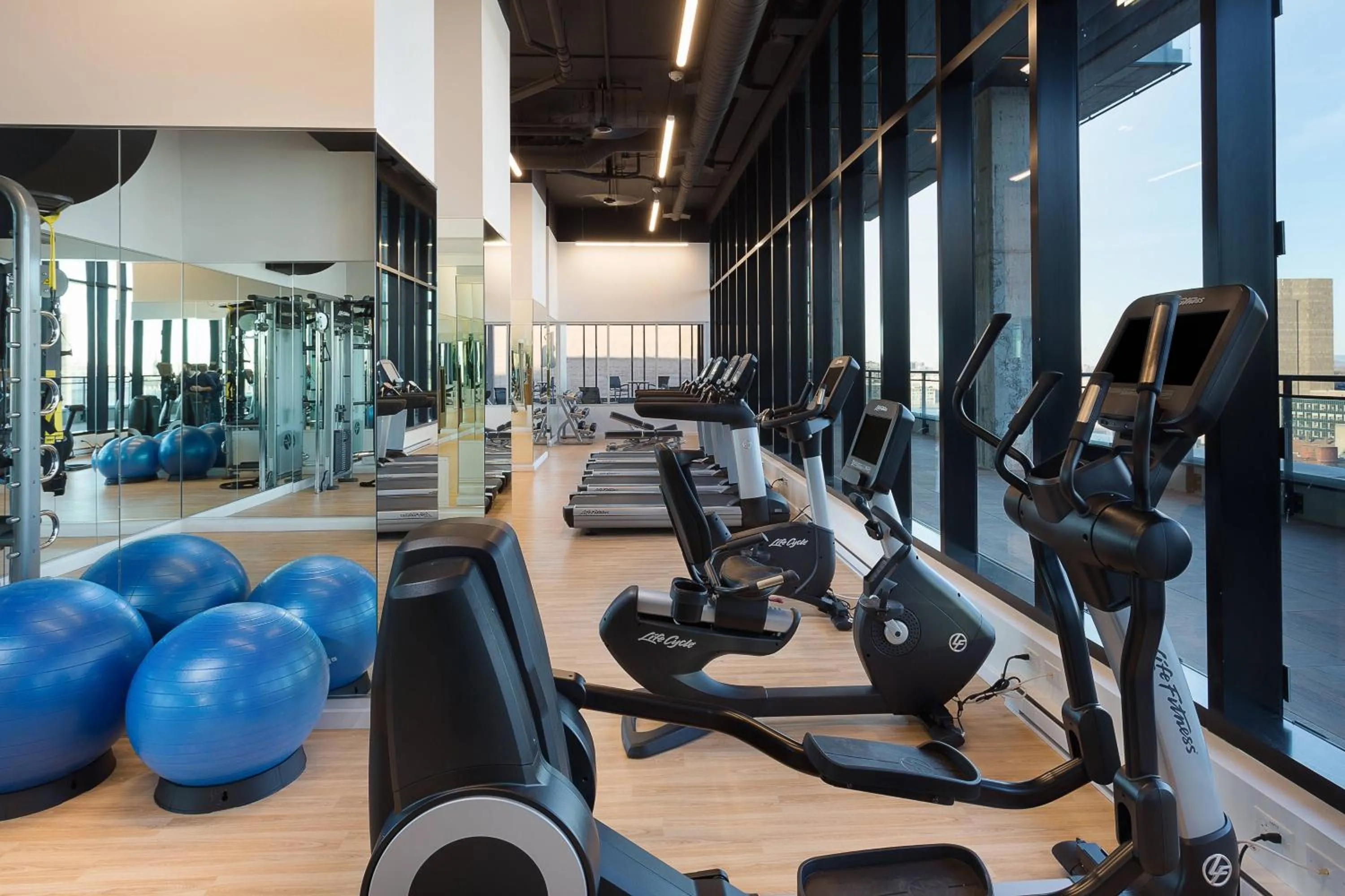 Fitness centre/facilities in Hôtel AC Montréal Centre-ville