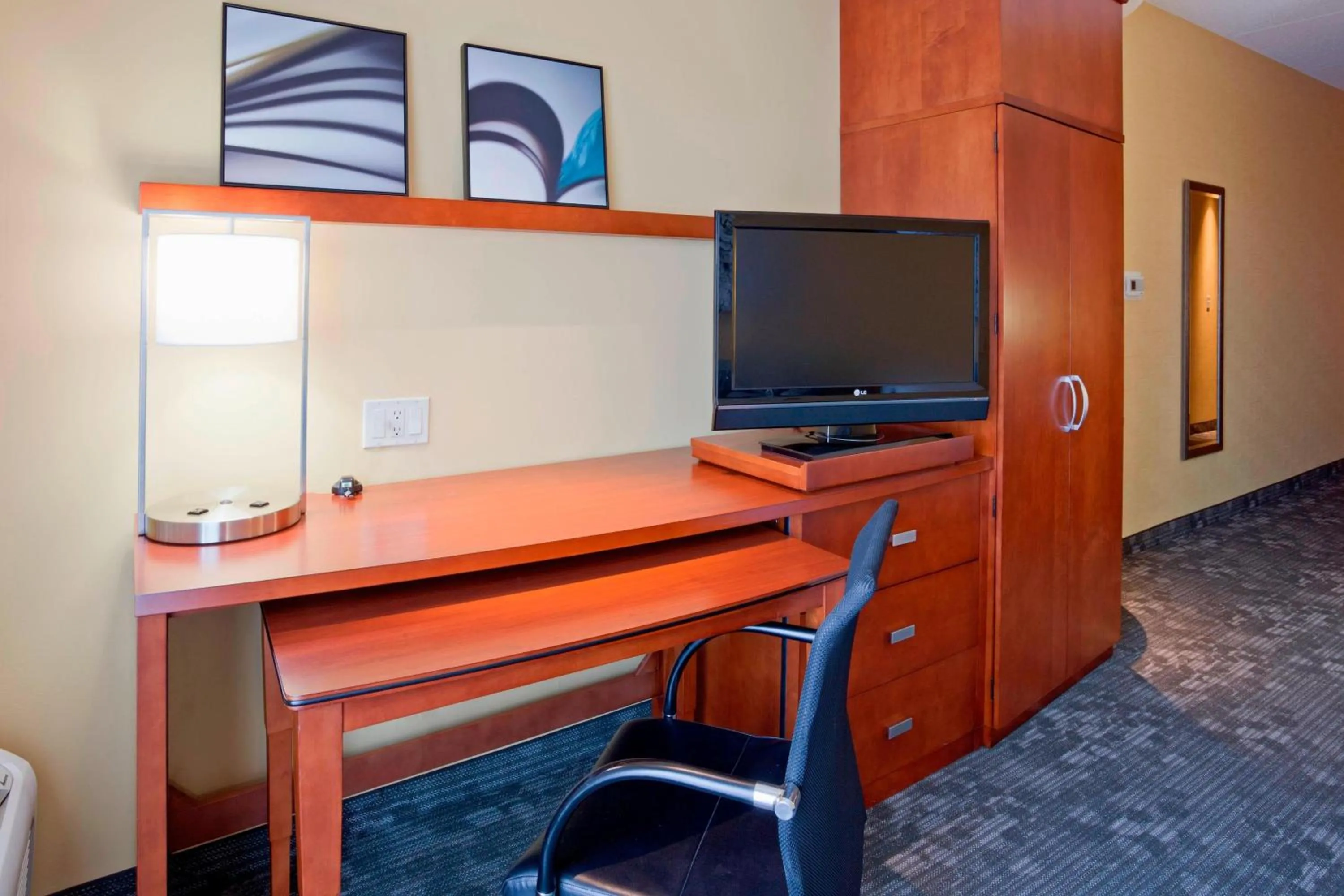 Photo of the whole room in Courtyard Rochester Mayo Clinic Area/Saint Marys