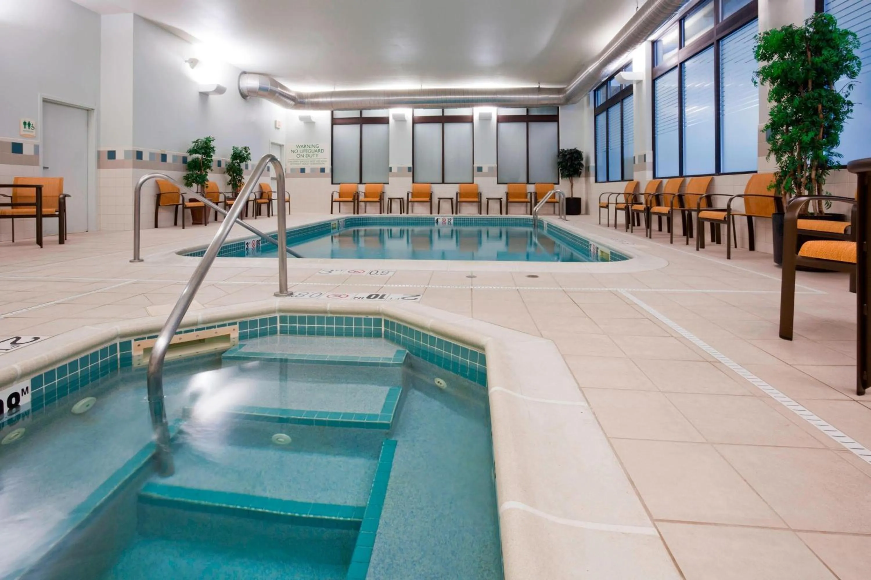 Swimming pool in Courtyard Rochester Mayo Clinic Area/Saint Marys