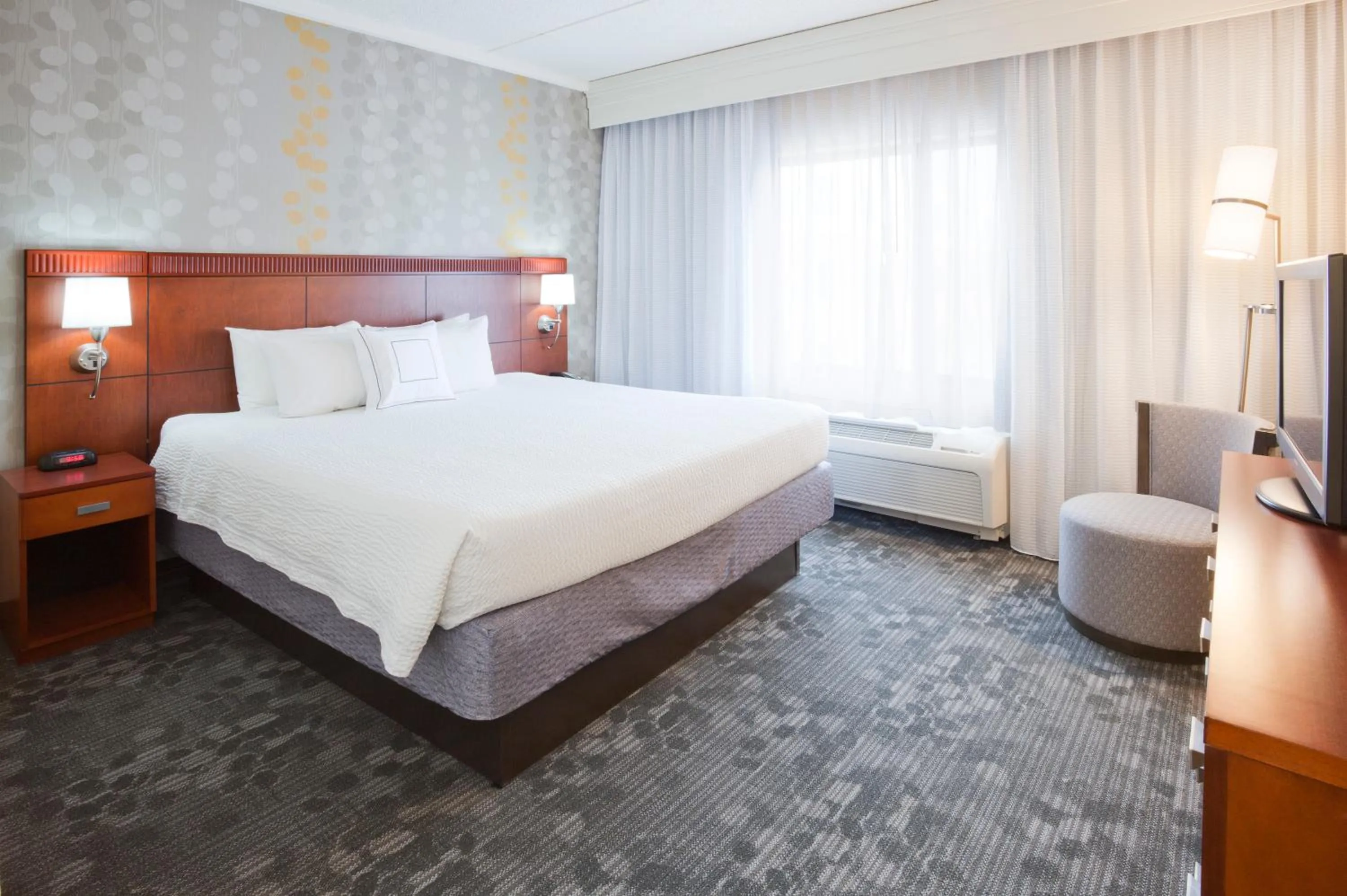 Bed in Courtyard Rochester Mayo Clinic Area/Saint Marys