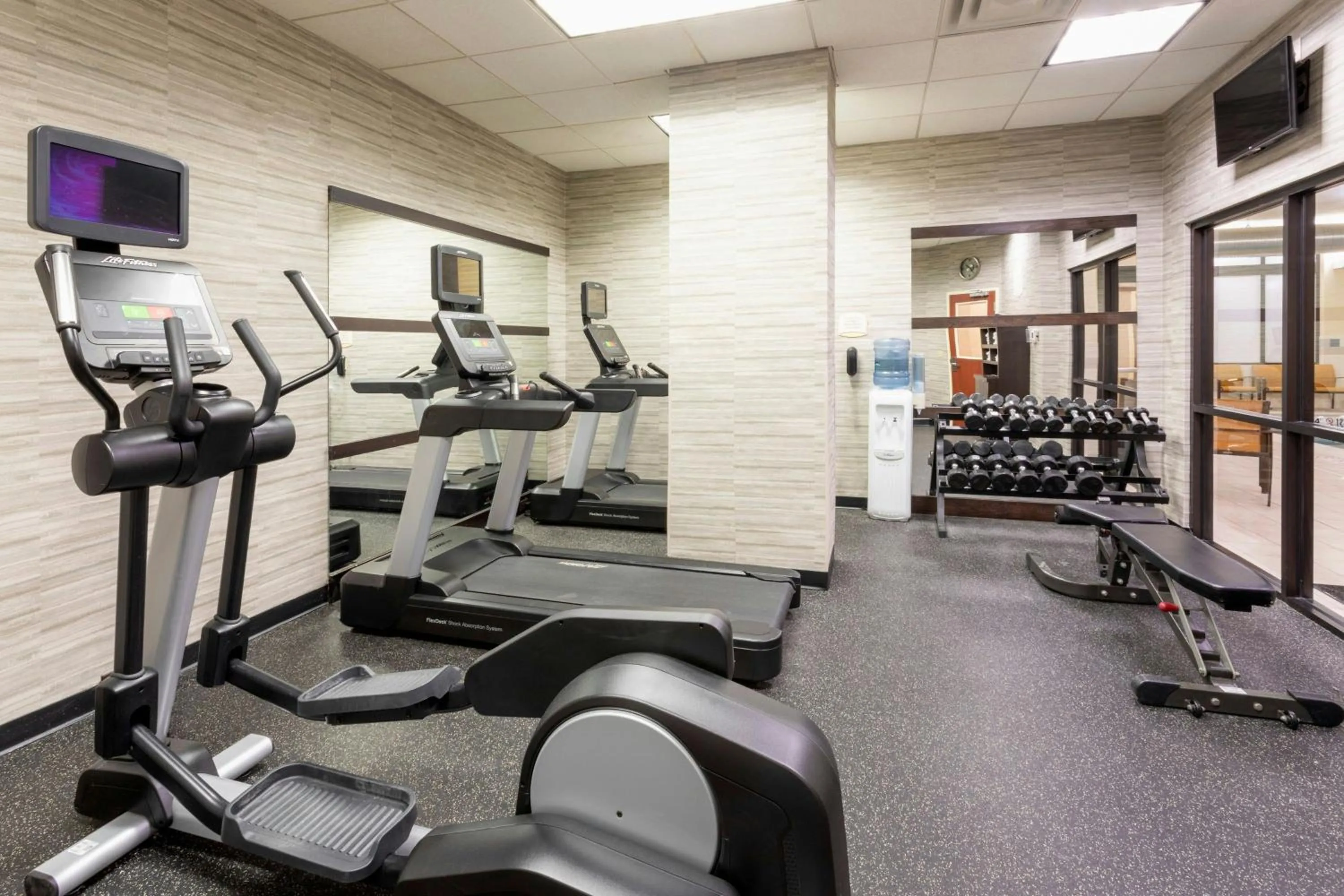 Fitness centre/facilities in Courtyard Rochester Mayo Clinic Area/Saint Marys