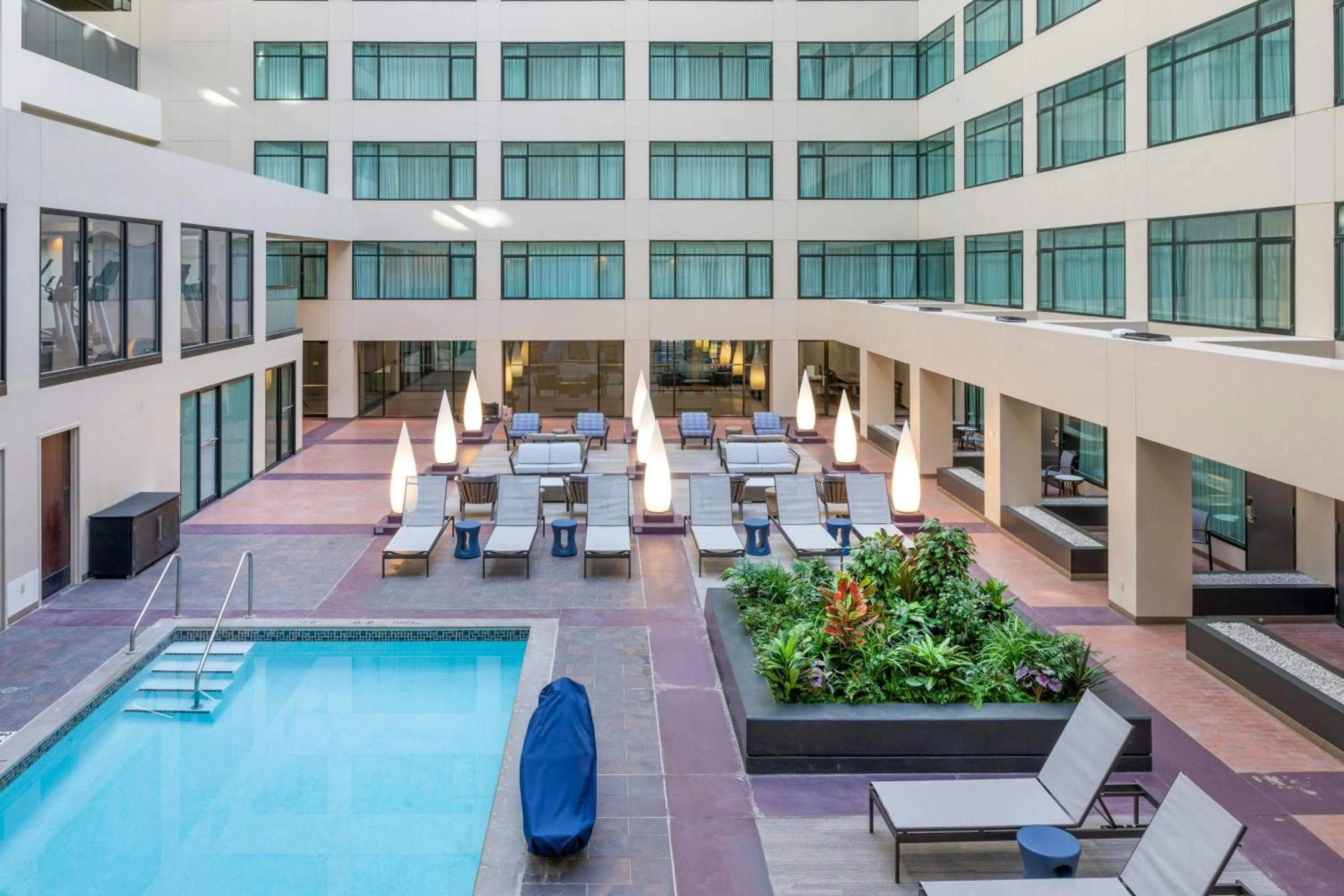 Swimming pool in Rochester Marriott Mayo Clinic Area
