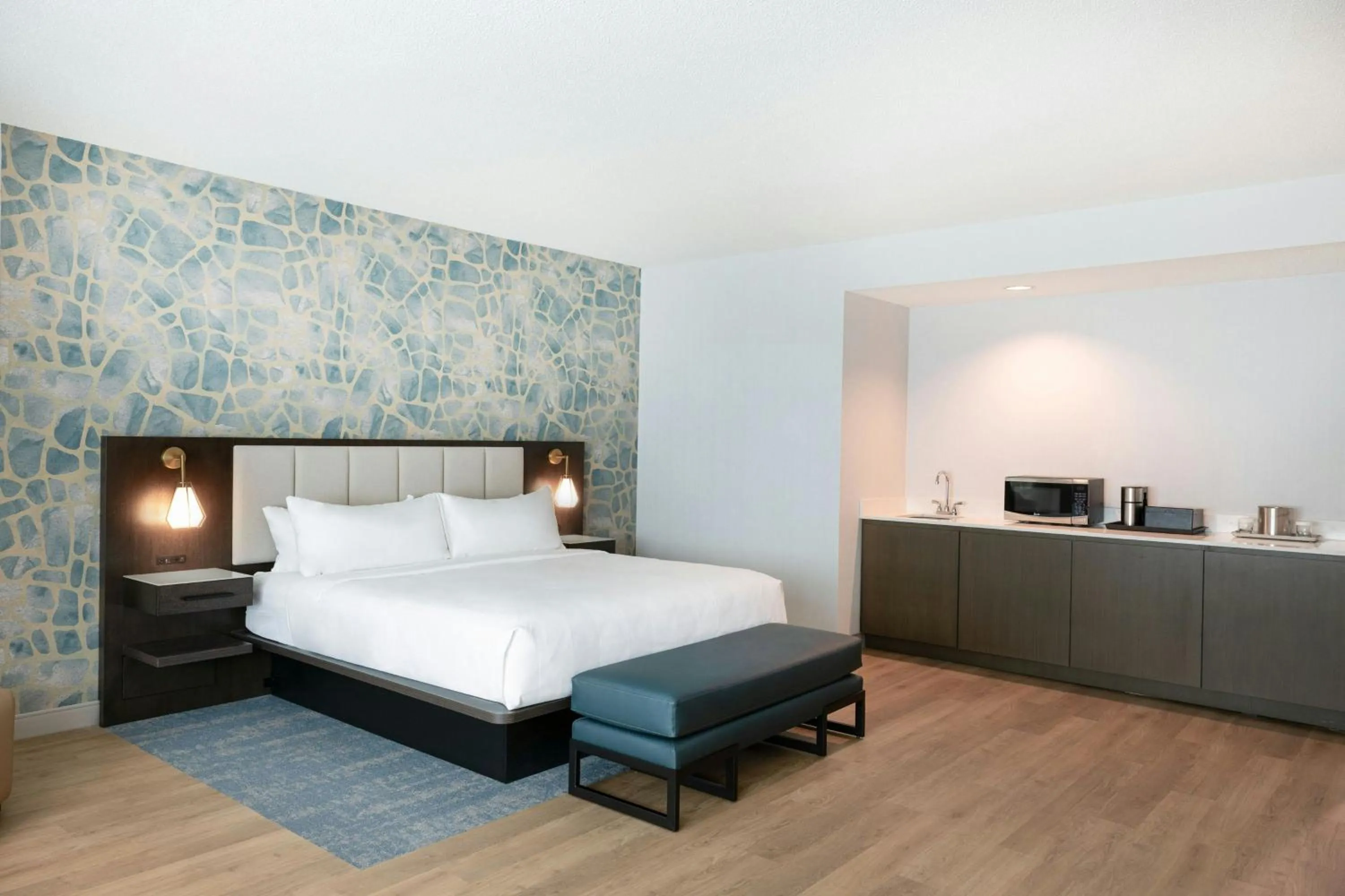 Photo of the whole room, Bed in Rochester Marriott Mayo Clinic Area