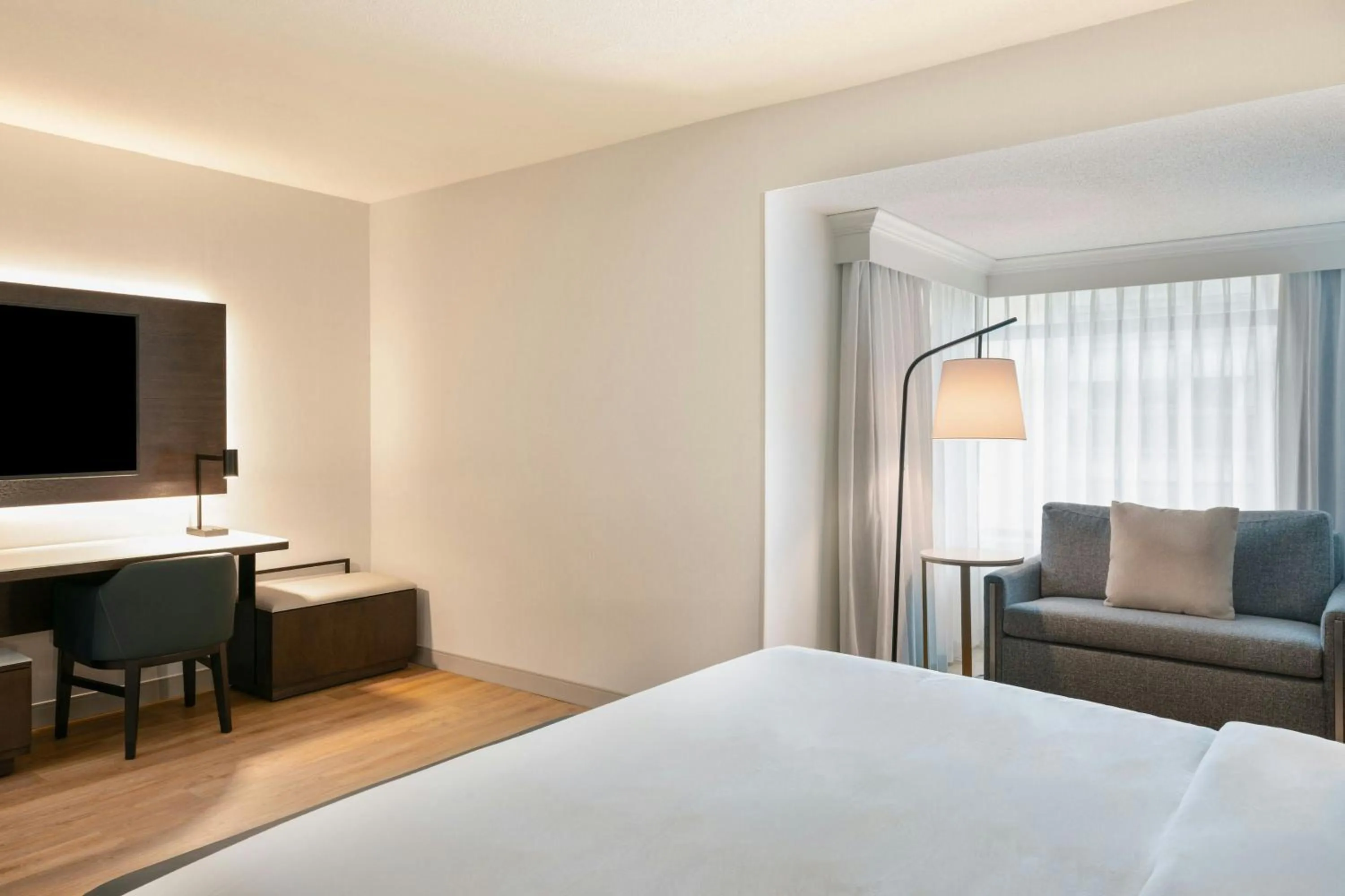 Photo of the whole room, Bed in Rochester Marriott Mayo Clinic Area