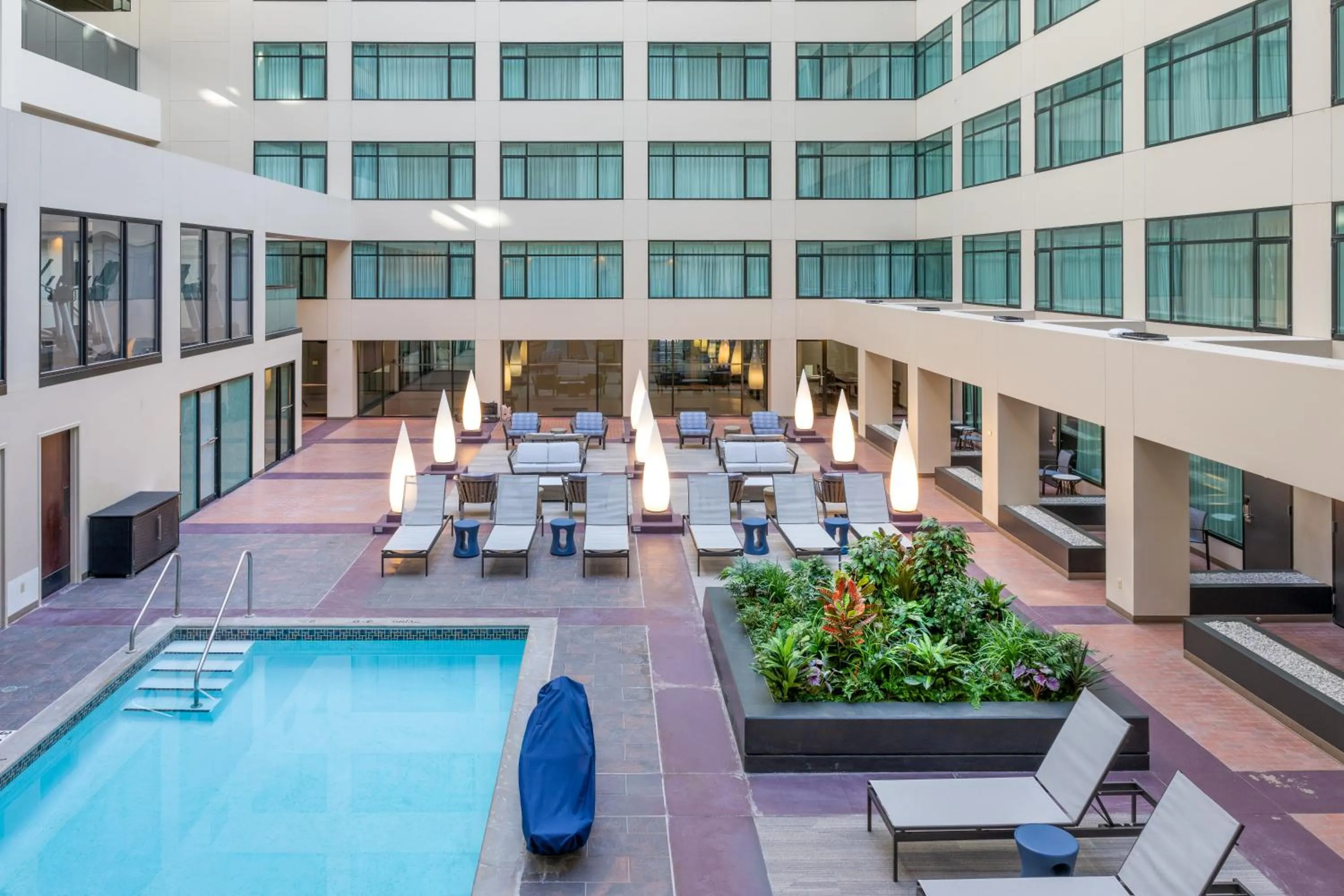 Pool view in Rochester Marriott Mayo Clinic Area