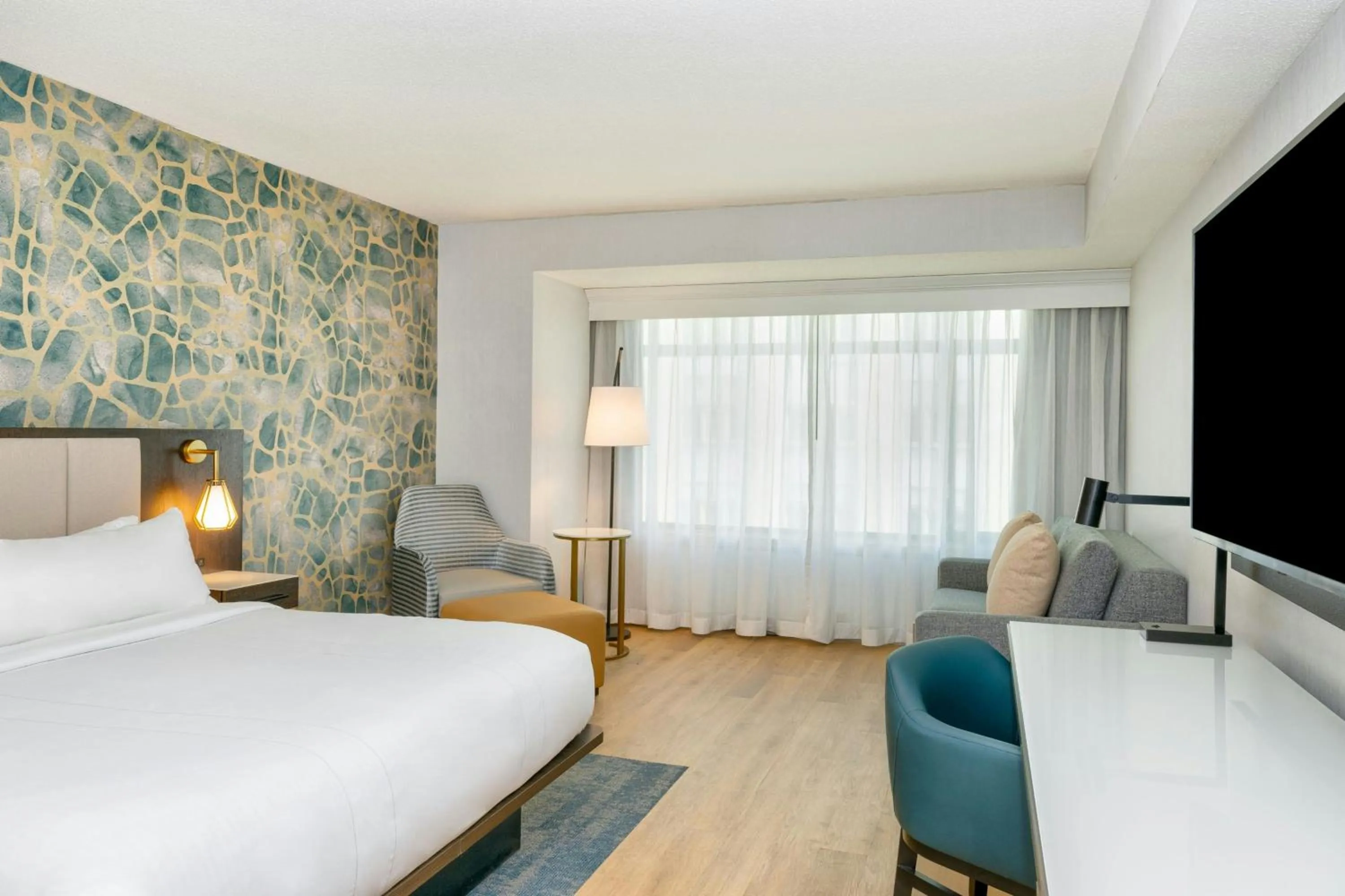 Photo of the whole room, Bed in Rochester Marriott Mayo Clinic Area