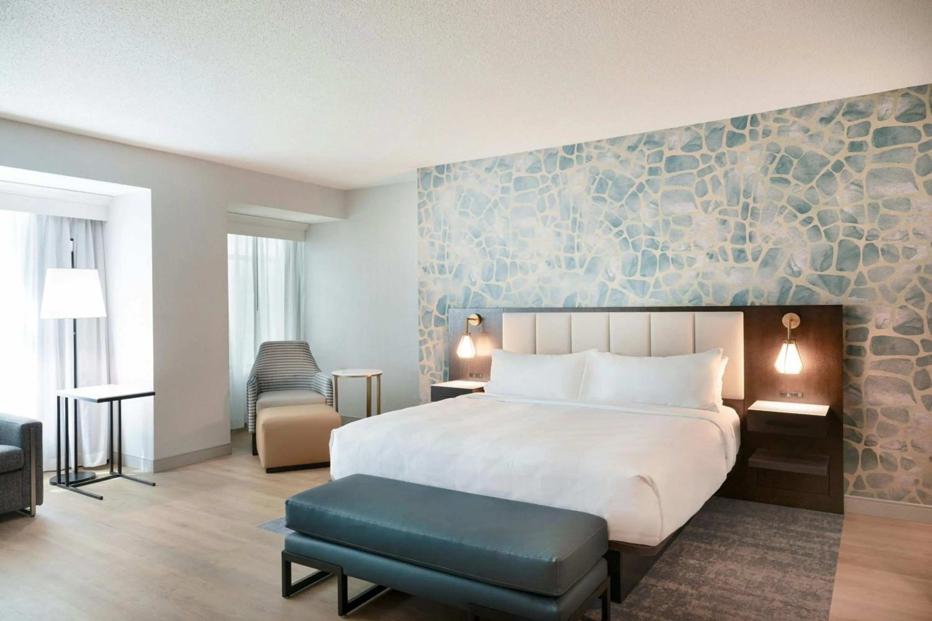 Photo of the whole room, Bed in Rochester Marriott Mayo Clinic Area