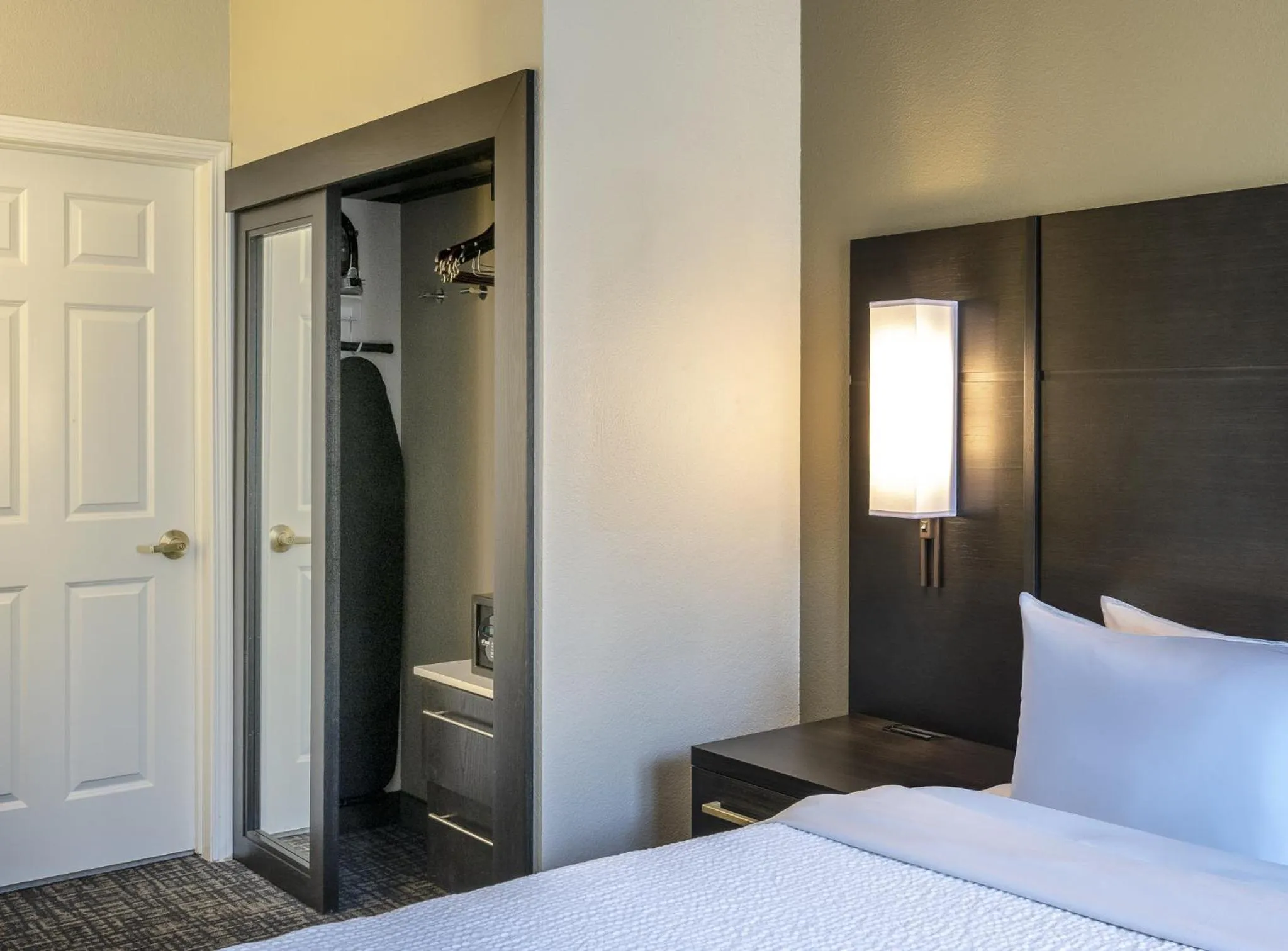 Bedroom, Bed in Residence Inn Rochester Mayo Clinic Area