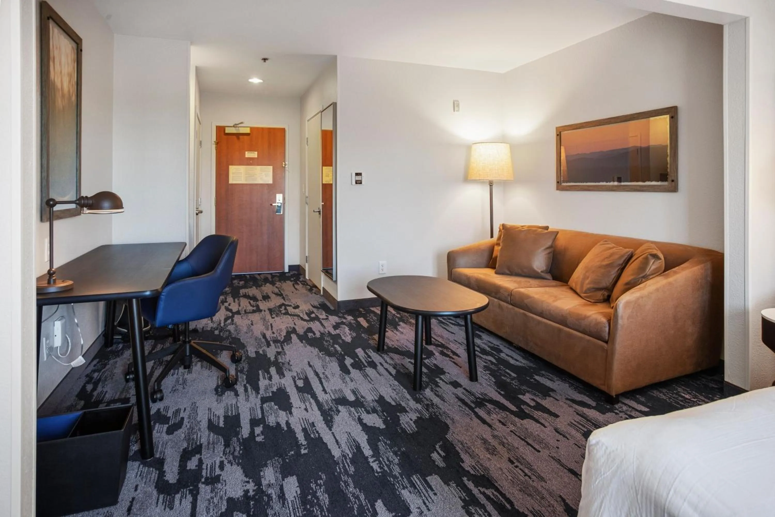 Photo of the whole room, Bed in Fairfield Inn & Suites Rancho Cordova