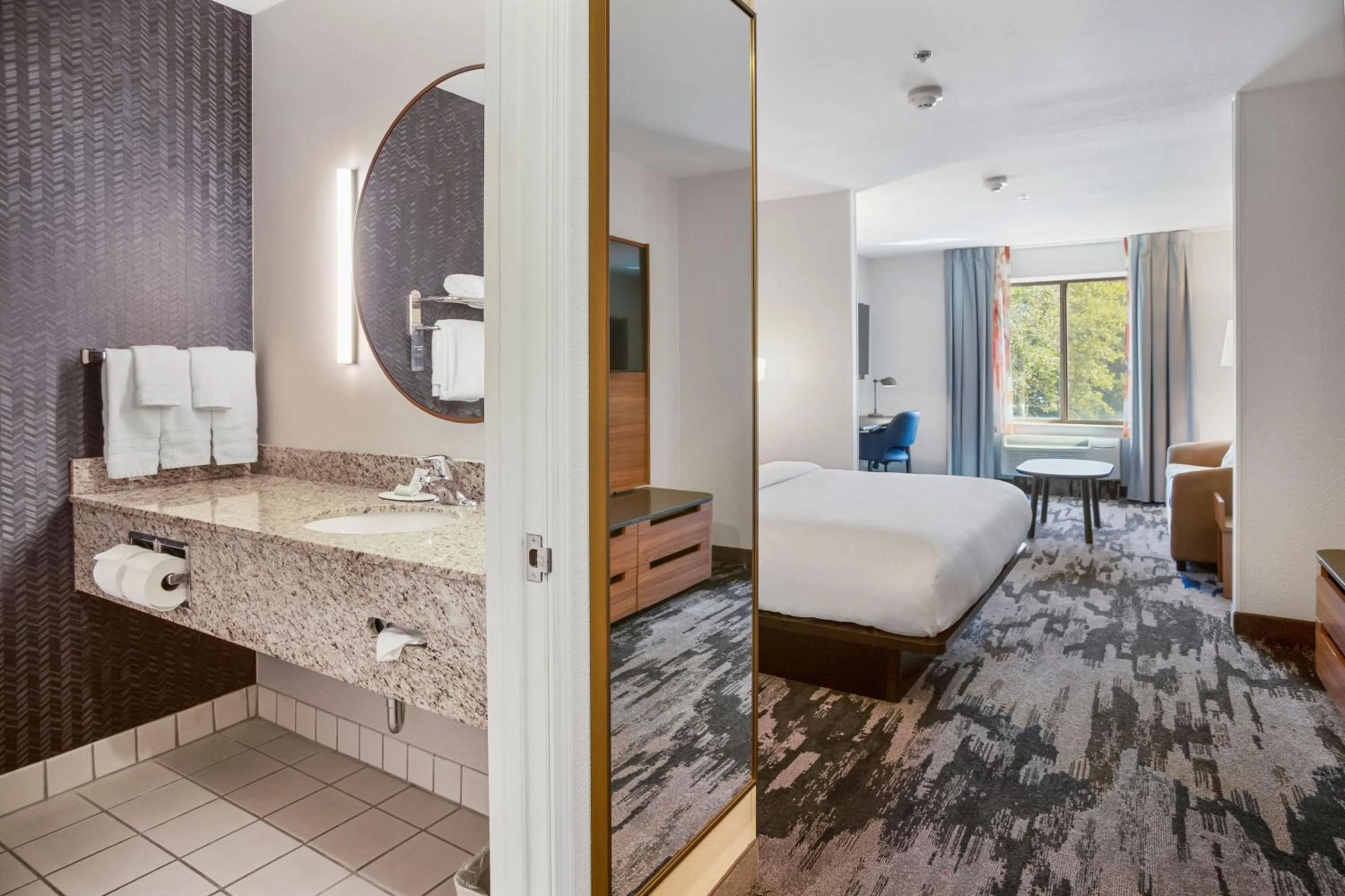 Photo of the whole room, Bed in Fairfield Inn & Suites Rancho Cordova