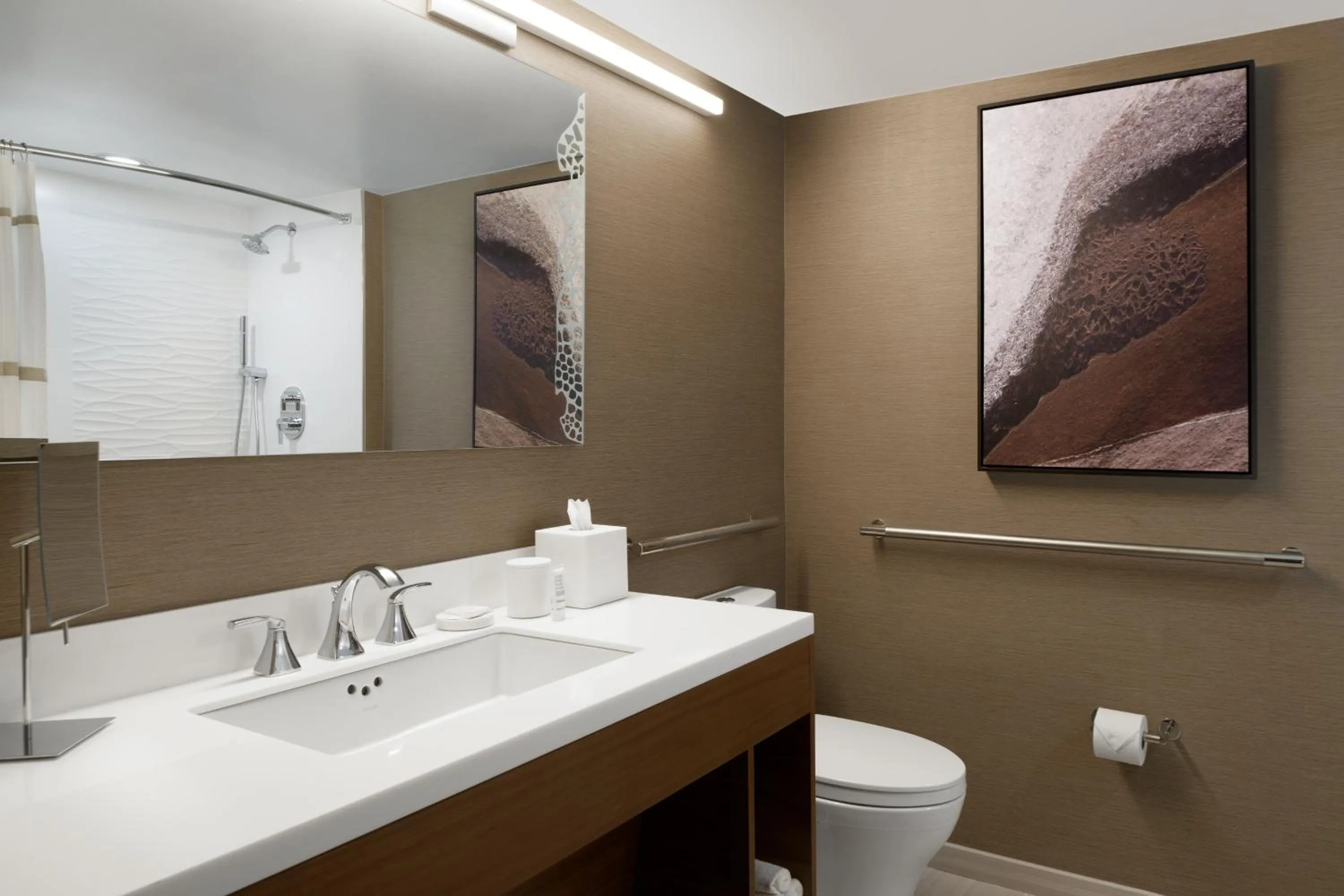 1 King Room with Adapted Tub - Mobility Accessible in Sacramento Marriott Rancho Cordova