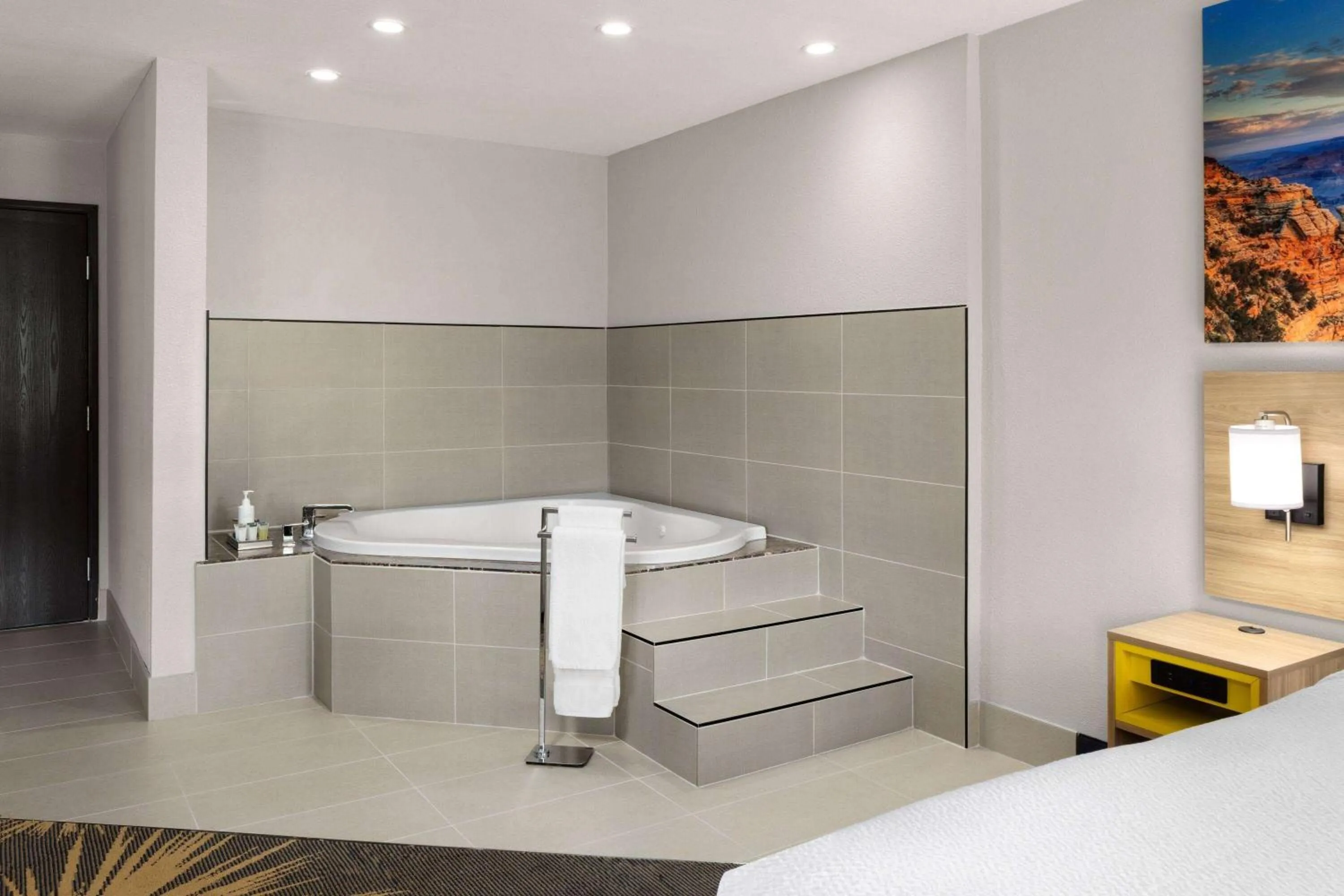 Bath, Bed in Days Inn by Wyndham Williams