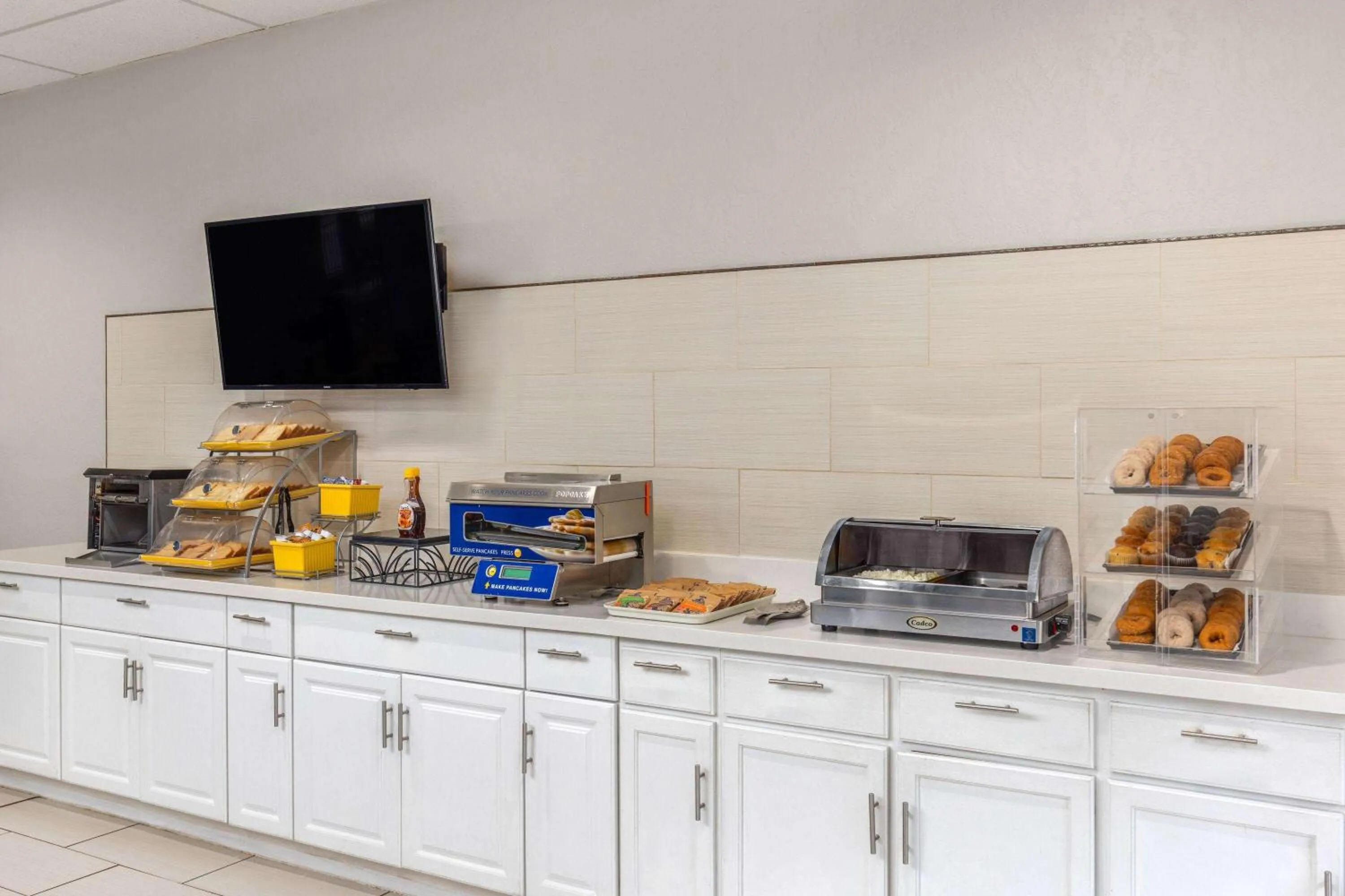 Breakfast in Days Inn by Wyndham Williams