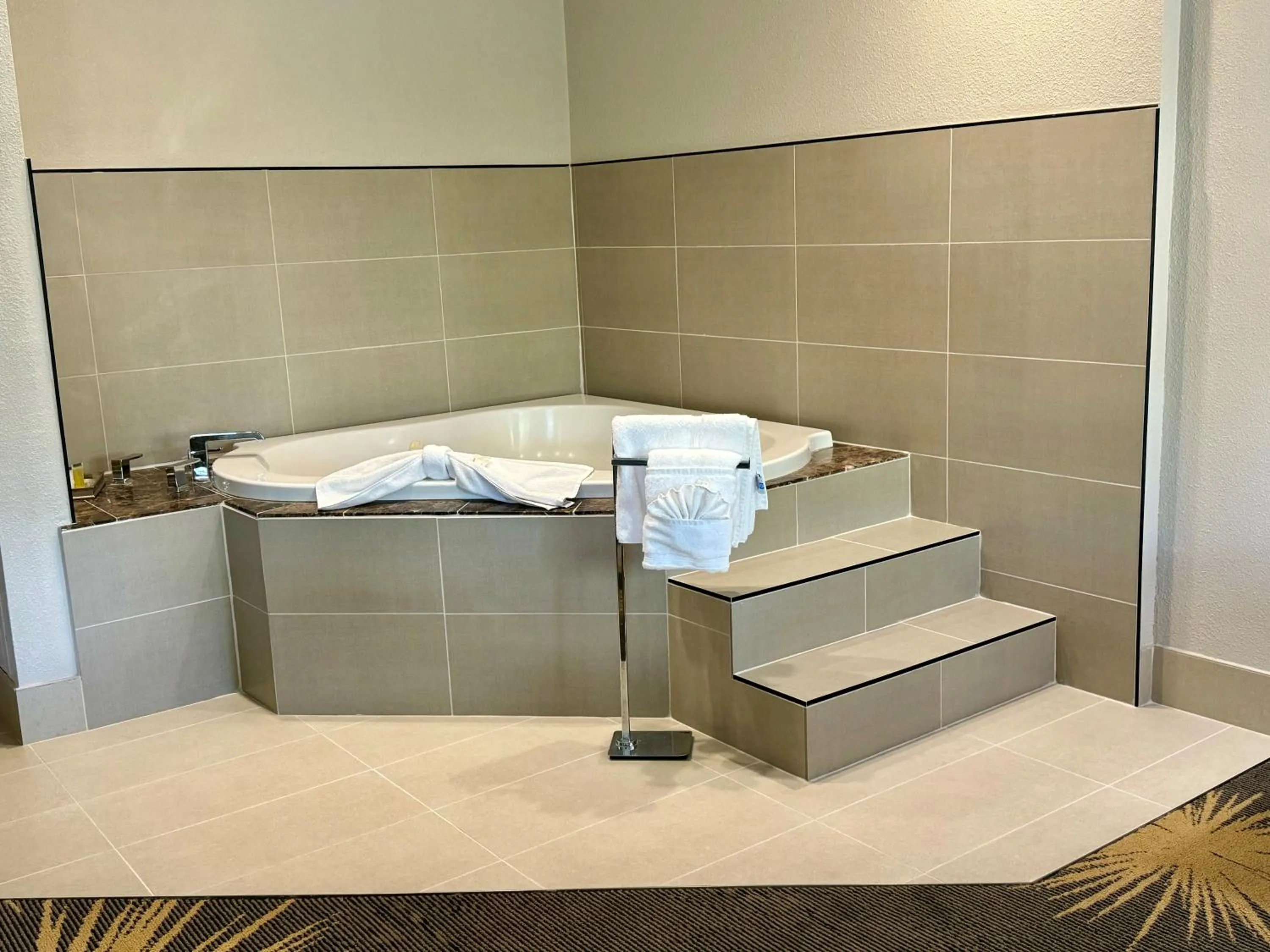 Hot Tub in Days Inn by Wyndham Williams