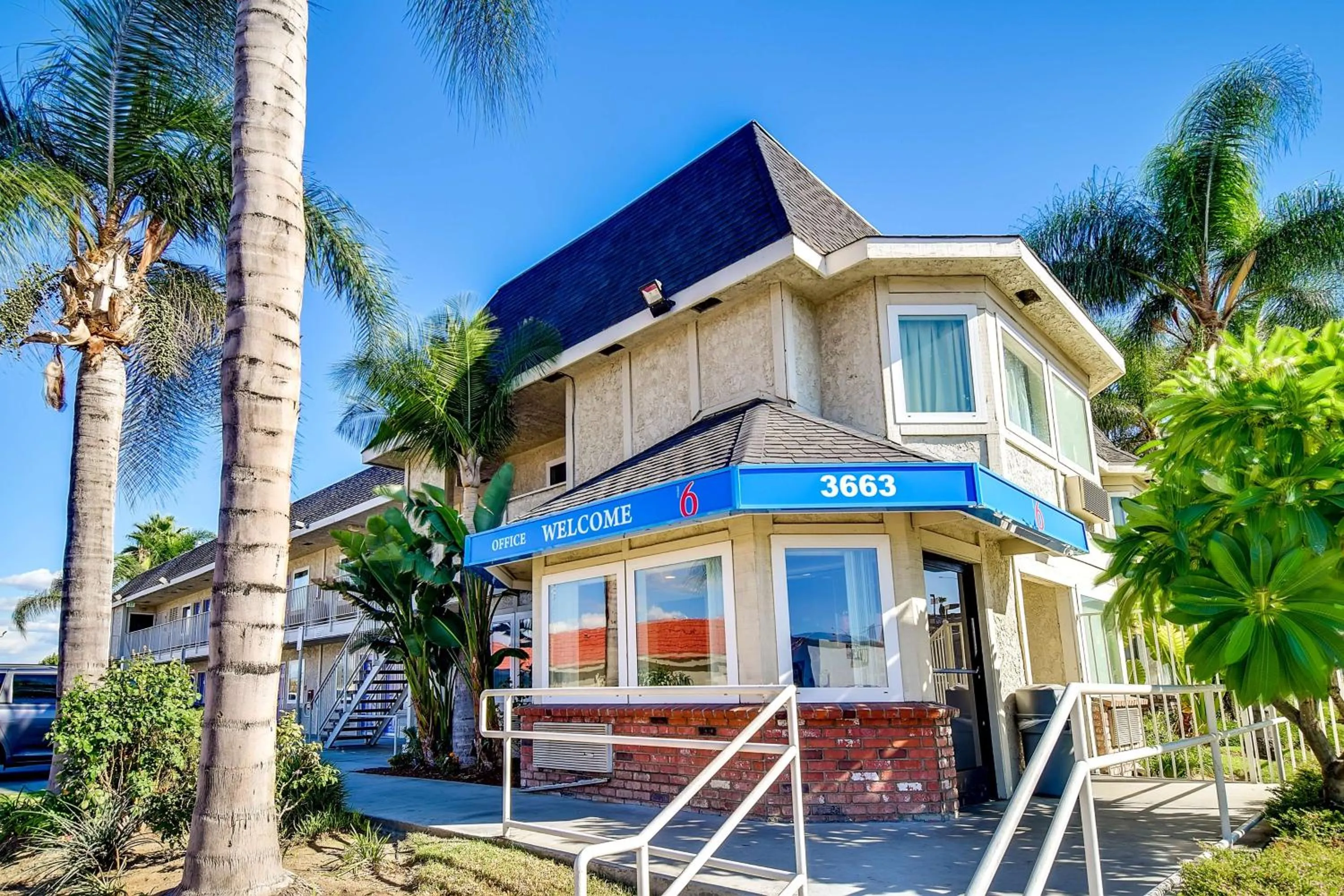 Property building in Motel 6-Riverside, CA - South