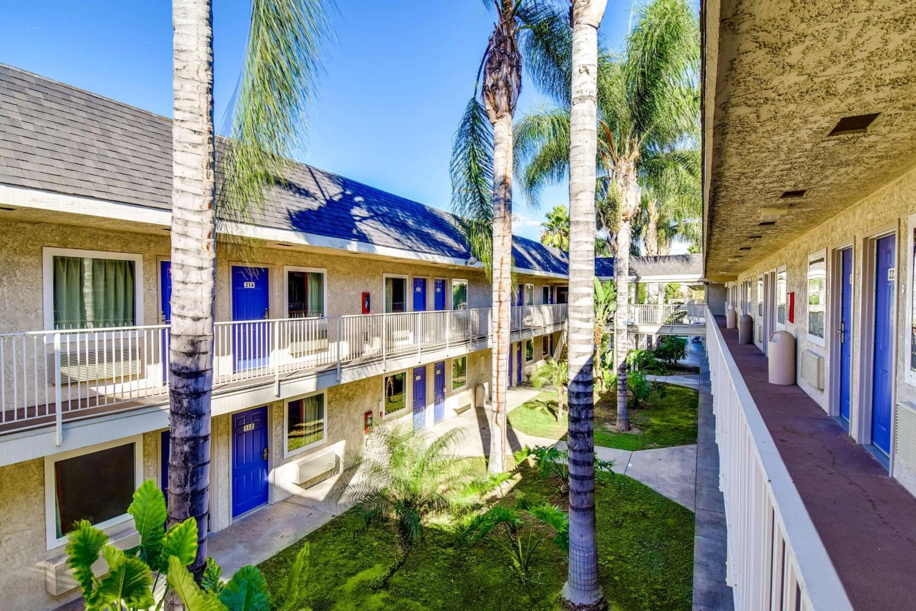 Property building in Motel 6-Riverside, CA - South