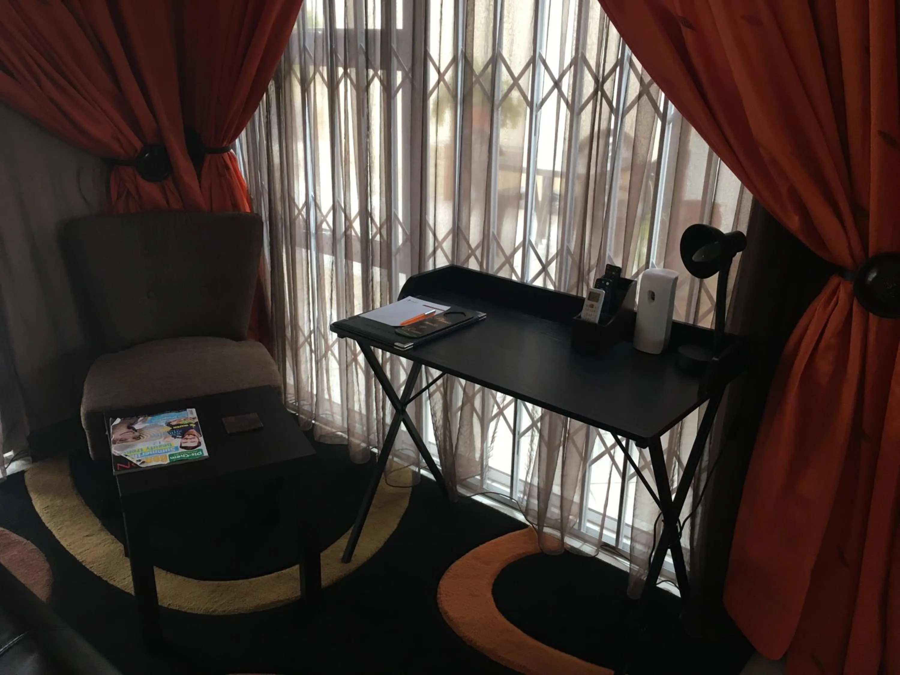 Business facilities in Fahms