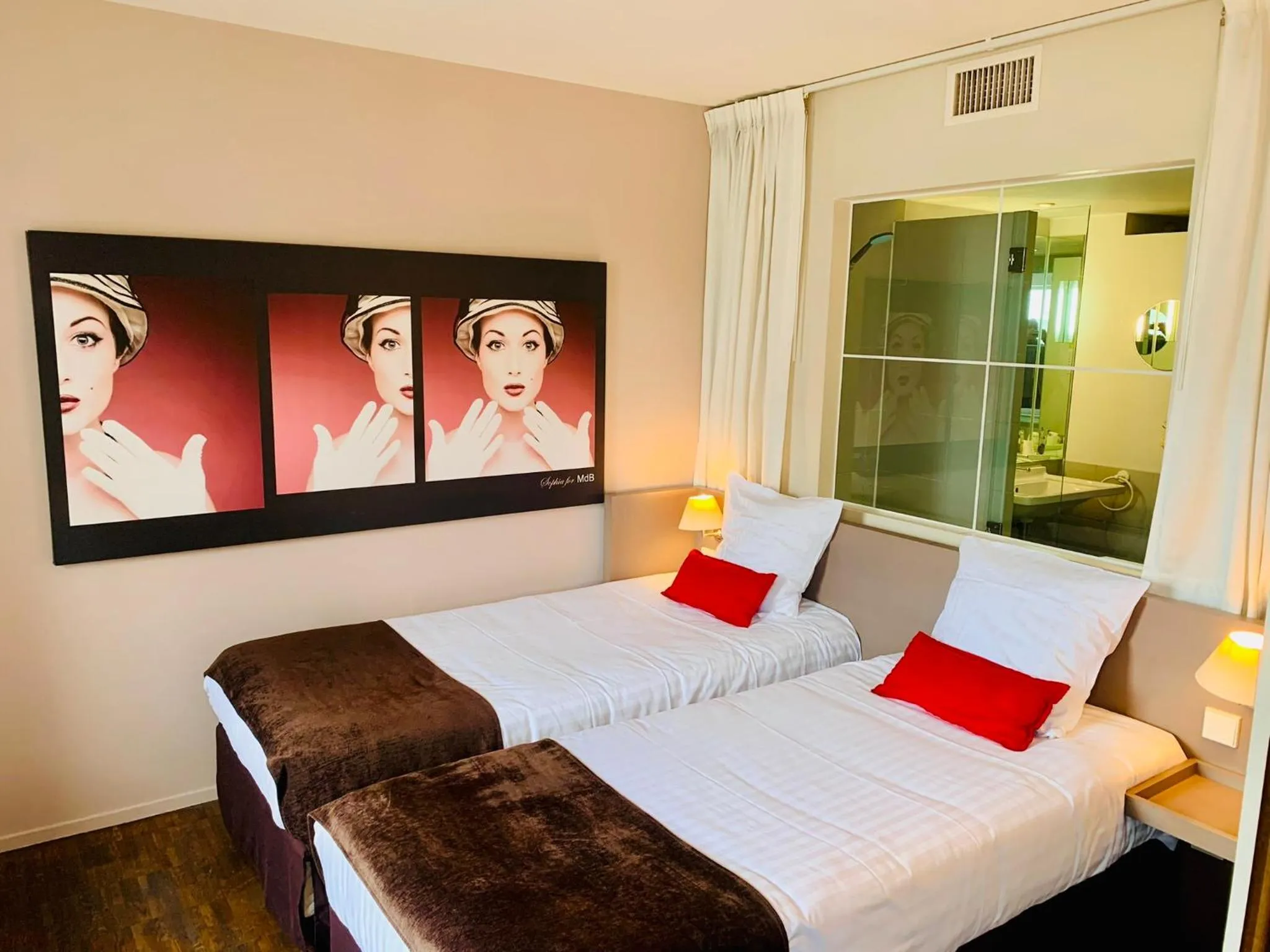 Bed in Standing Hotel Suites by Actisource