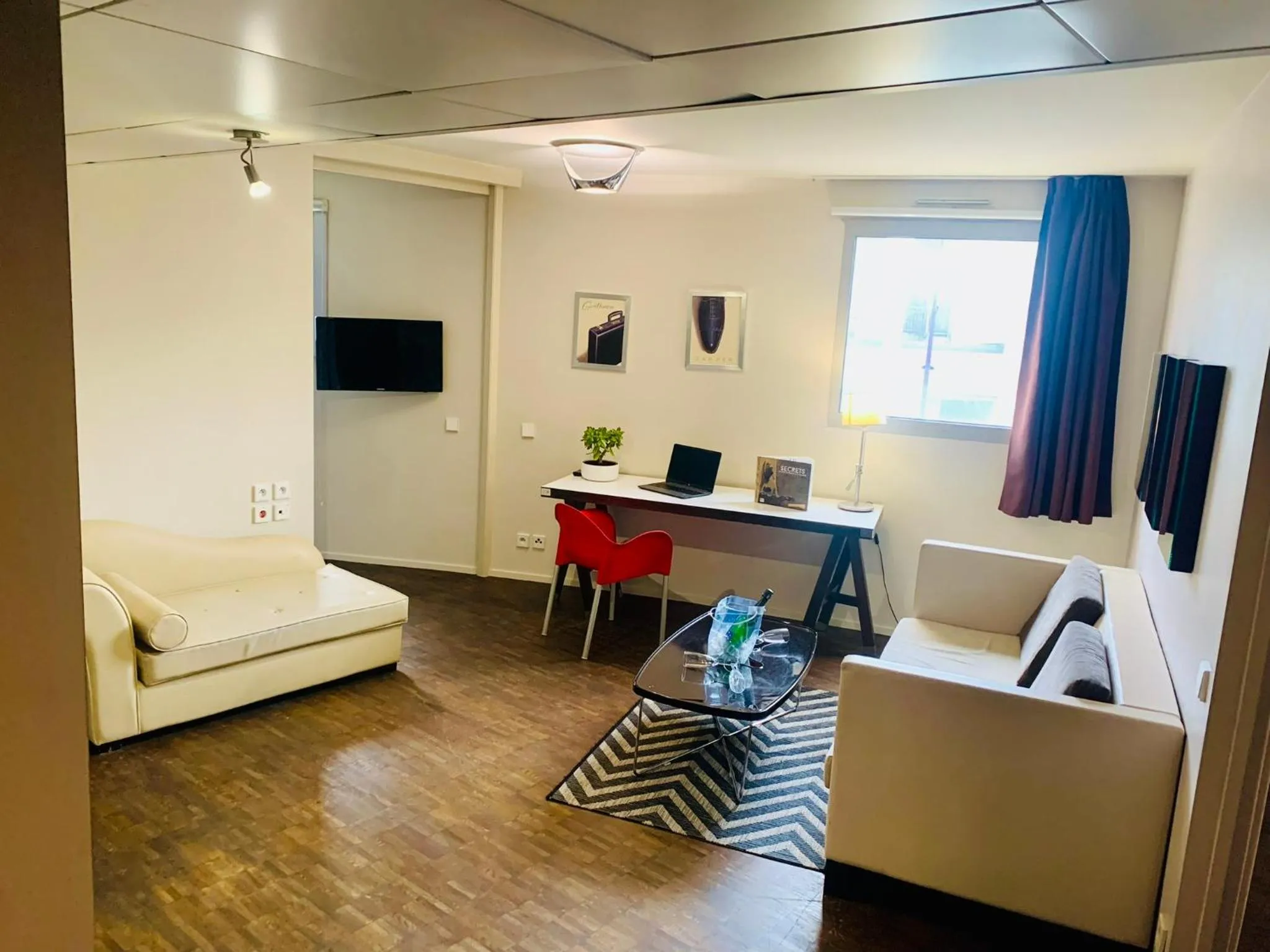 TV and multimedia in Standing Hotel Suites by Actisource