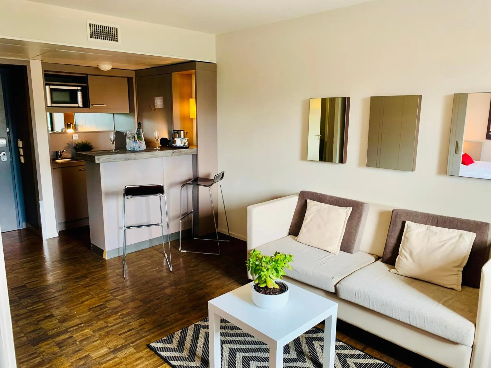 Kitchen or kitchenette in Standing Hotel Suites by Actisource