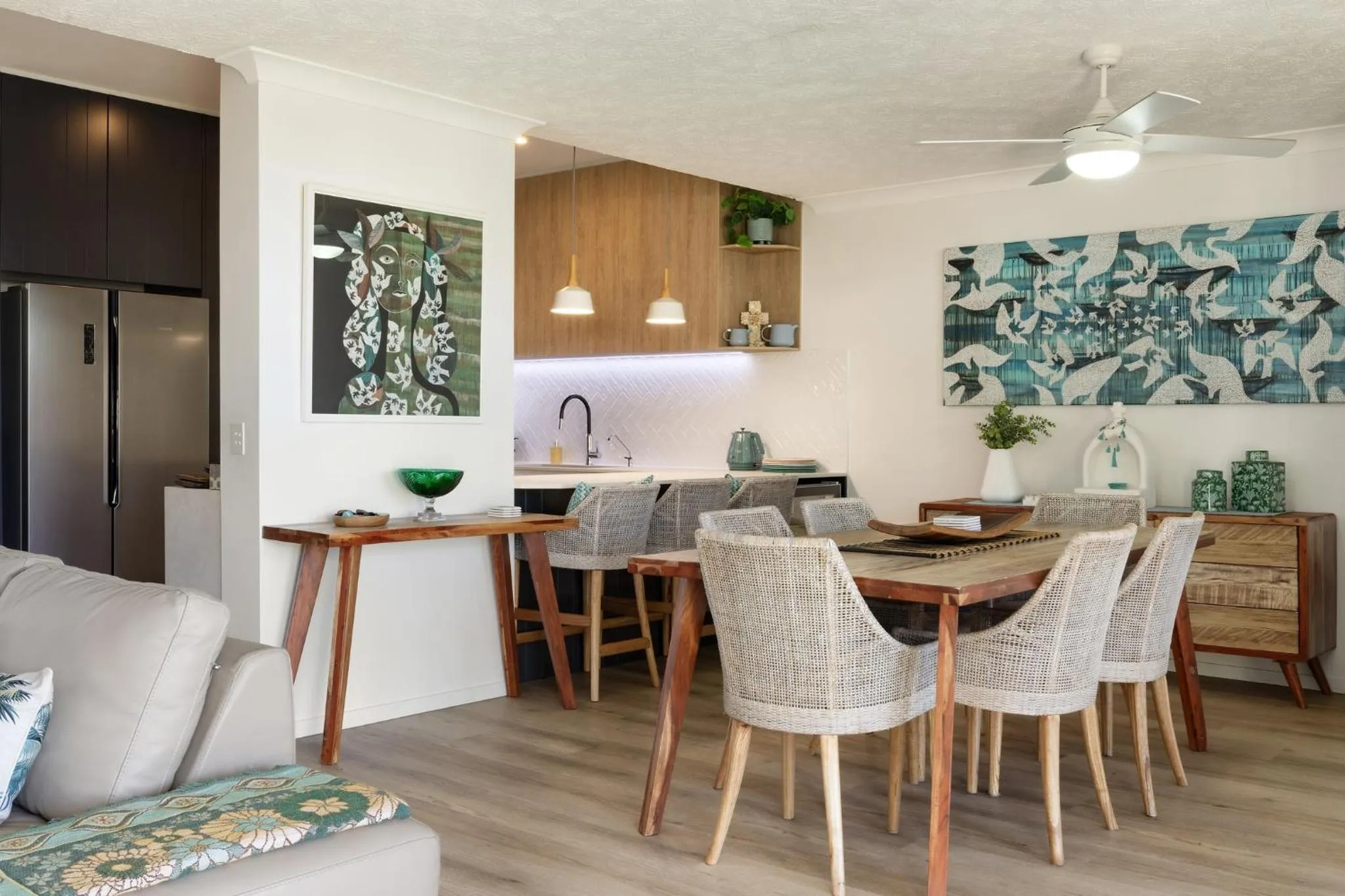 Dining area in Little Cove Currumbin