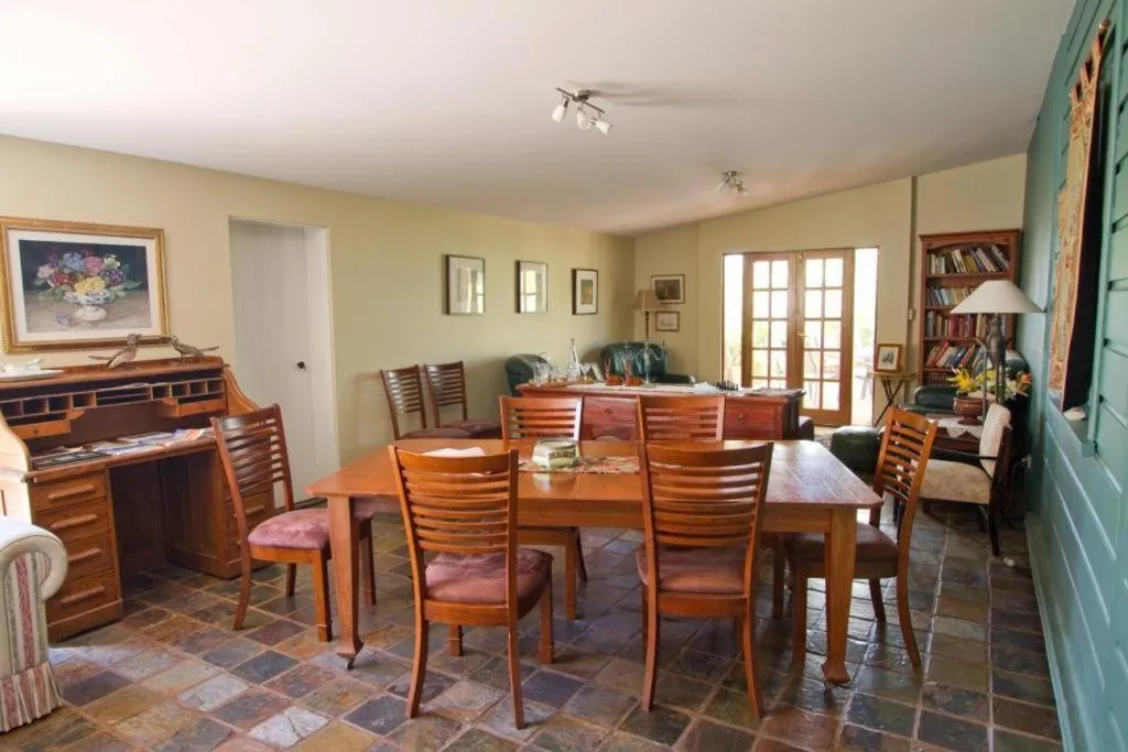 Communal lounge/ TV room in Weelaway On Gregory