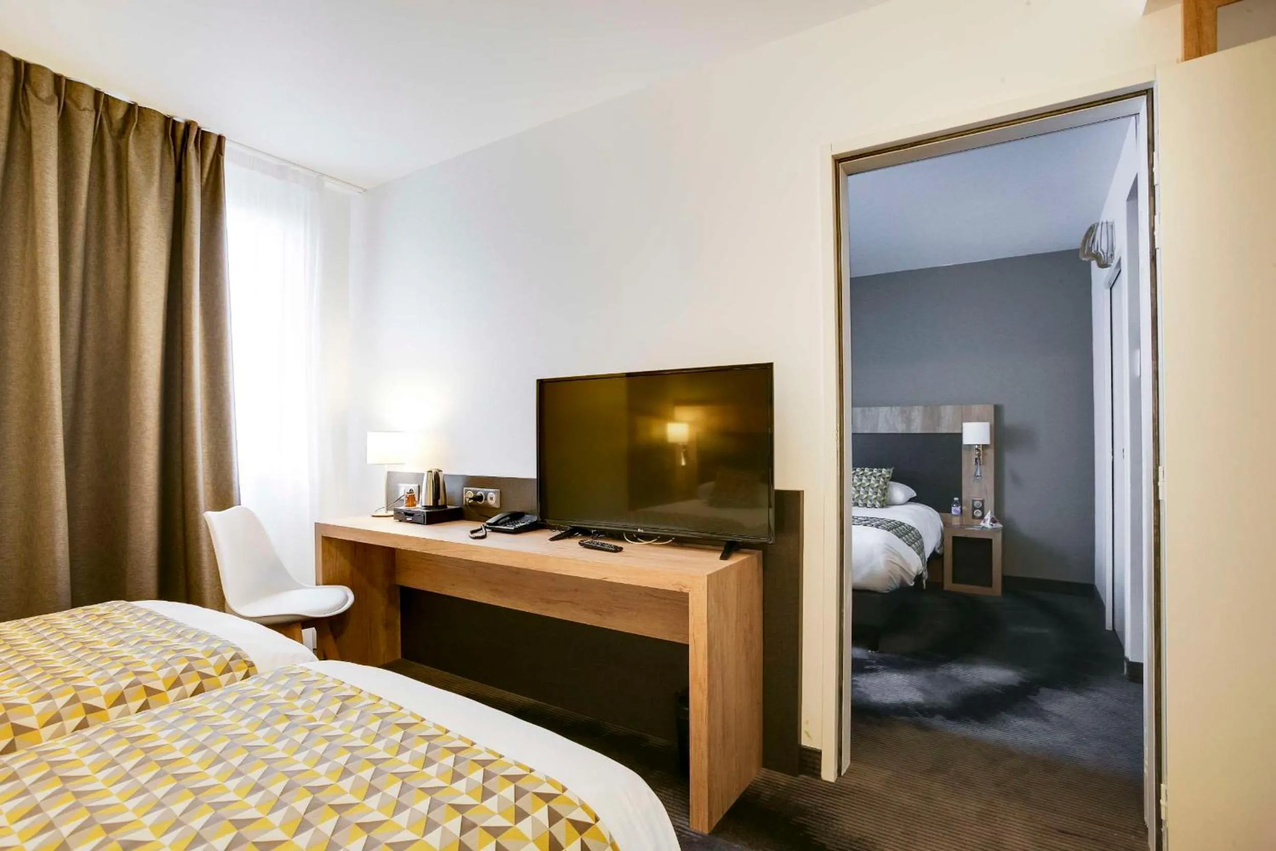 Bedroom, Bed in Brit Hotel Confort Loches