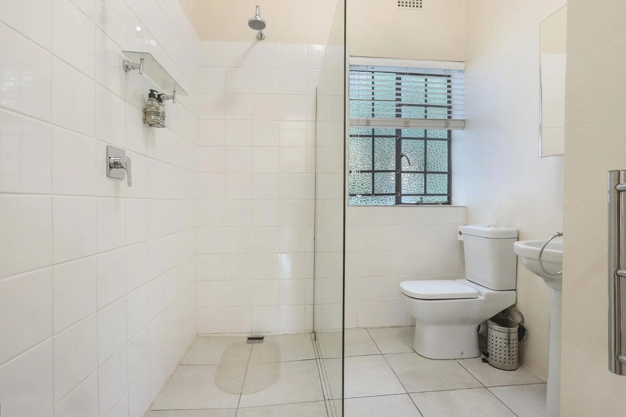 Shower in Elgin Country Lodge