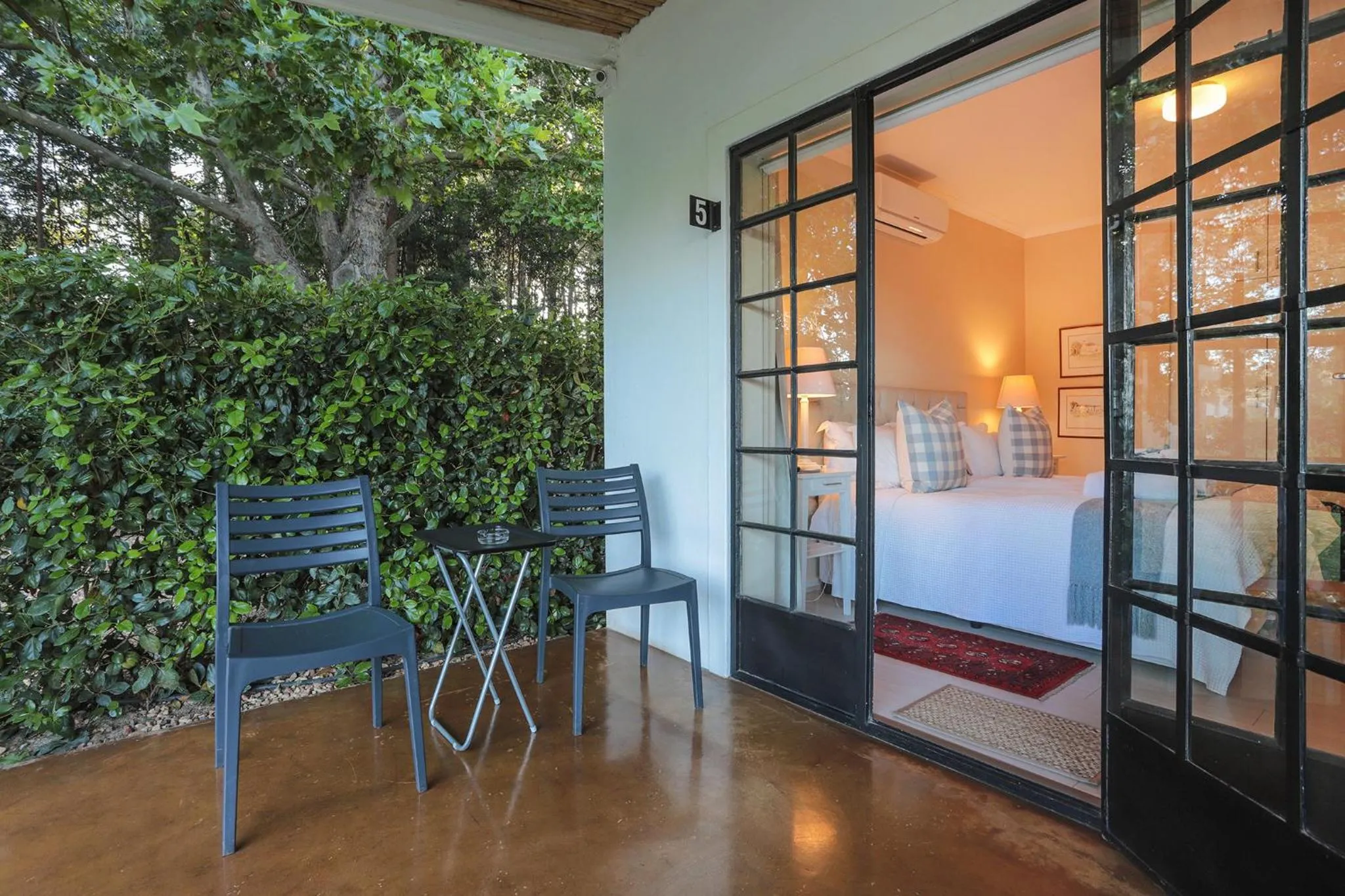 Patio in Elgin Country Lodge