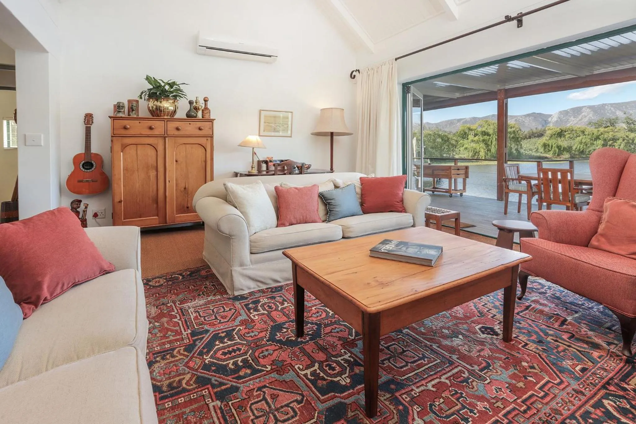 Living room in Elgin Country Lodge