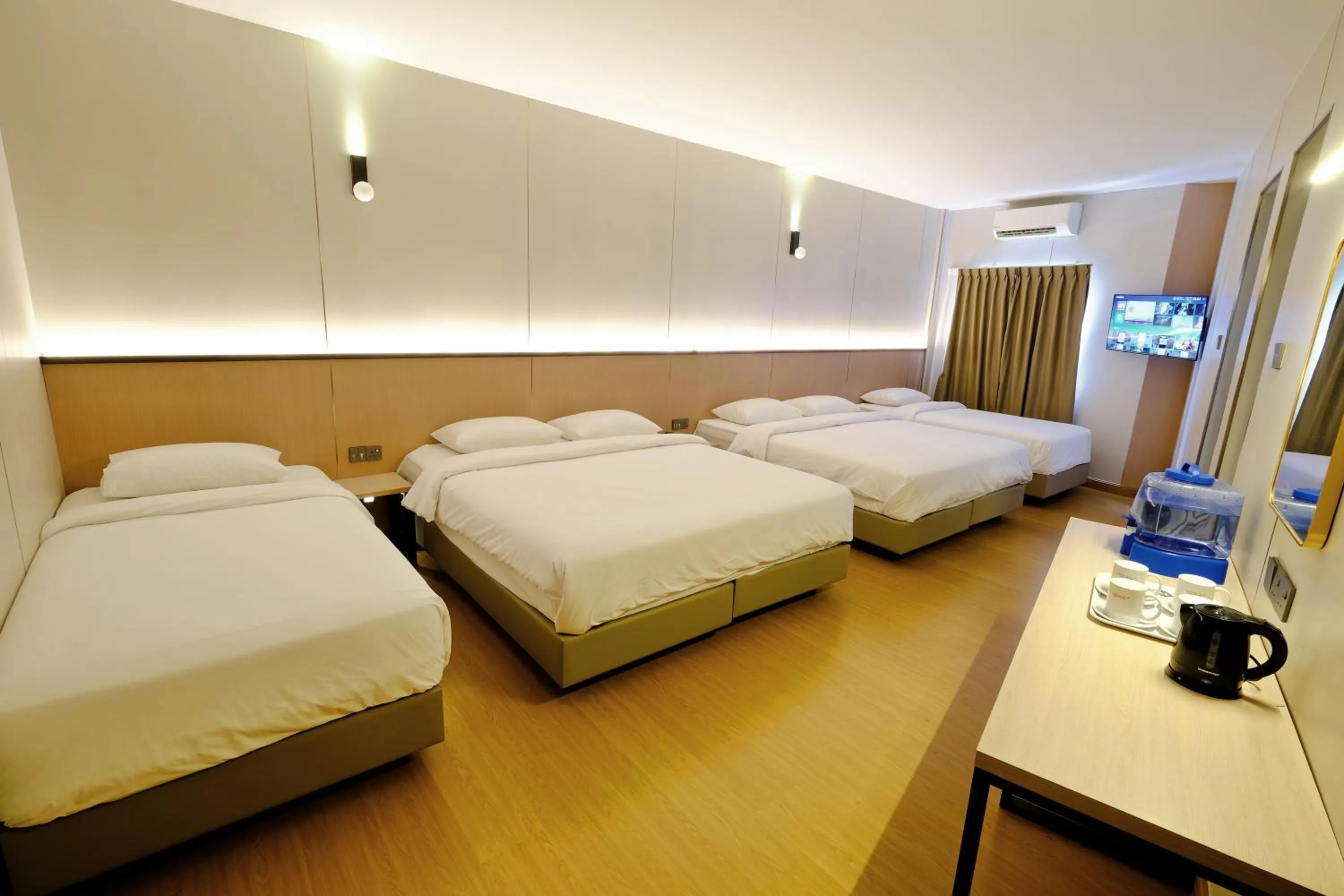 Bed in Ming Paragon Hotel