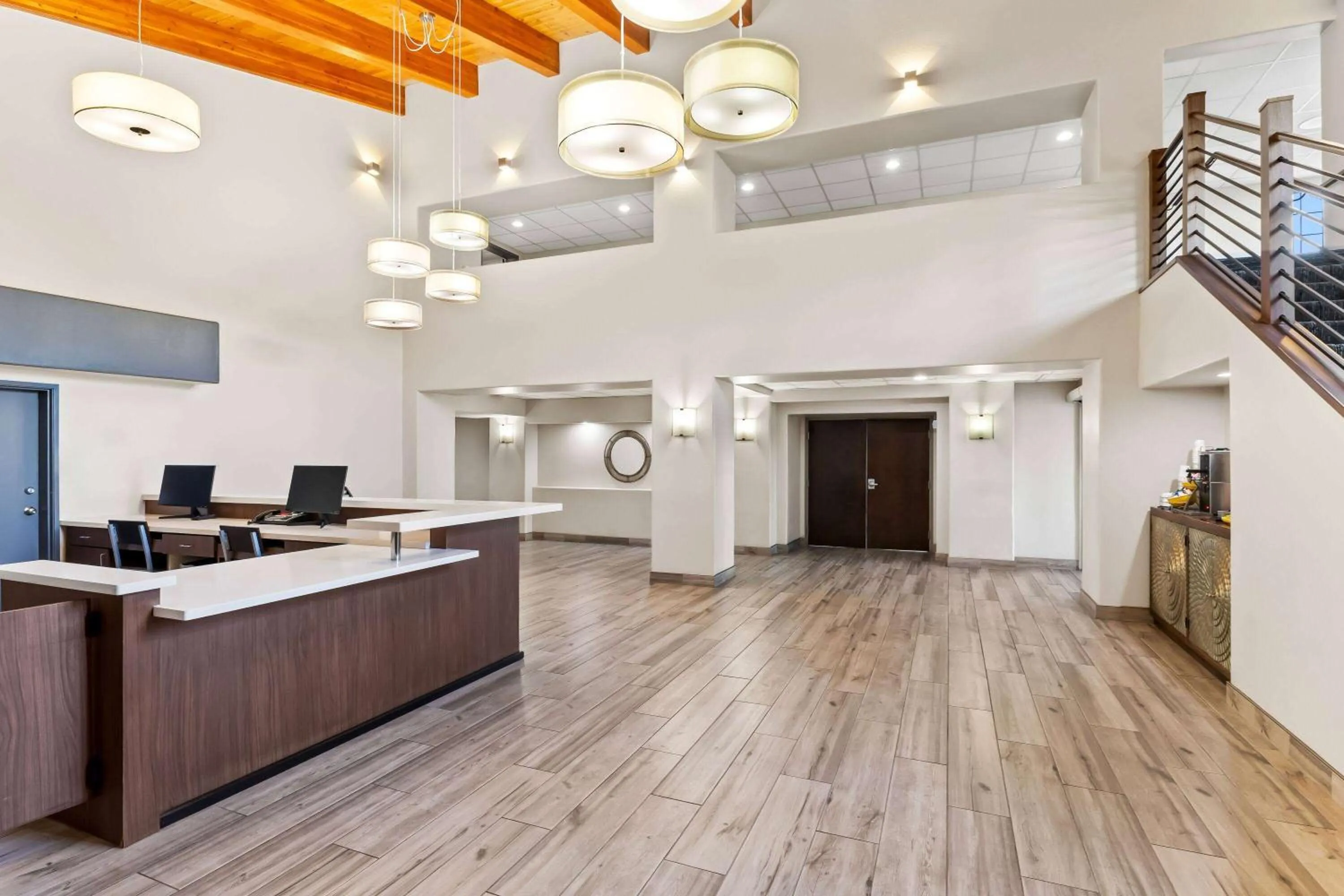 Lobby or reception in Days Inn & Suites by Wyndham Mesa Near Phoenix