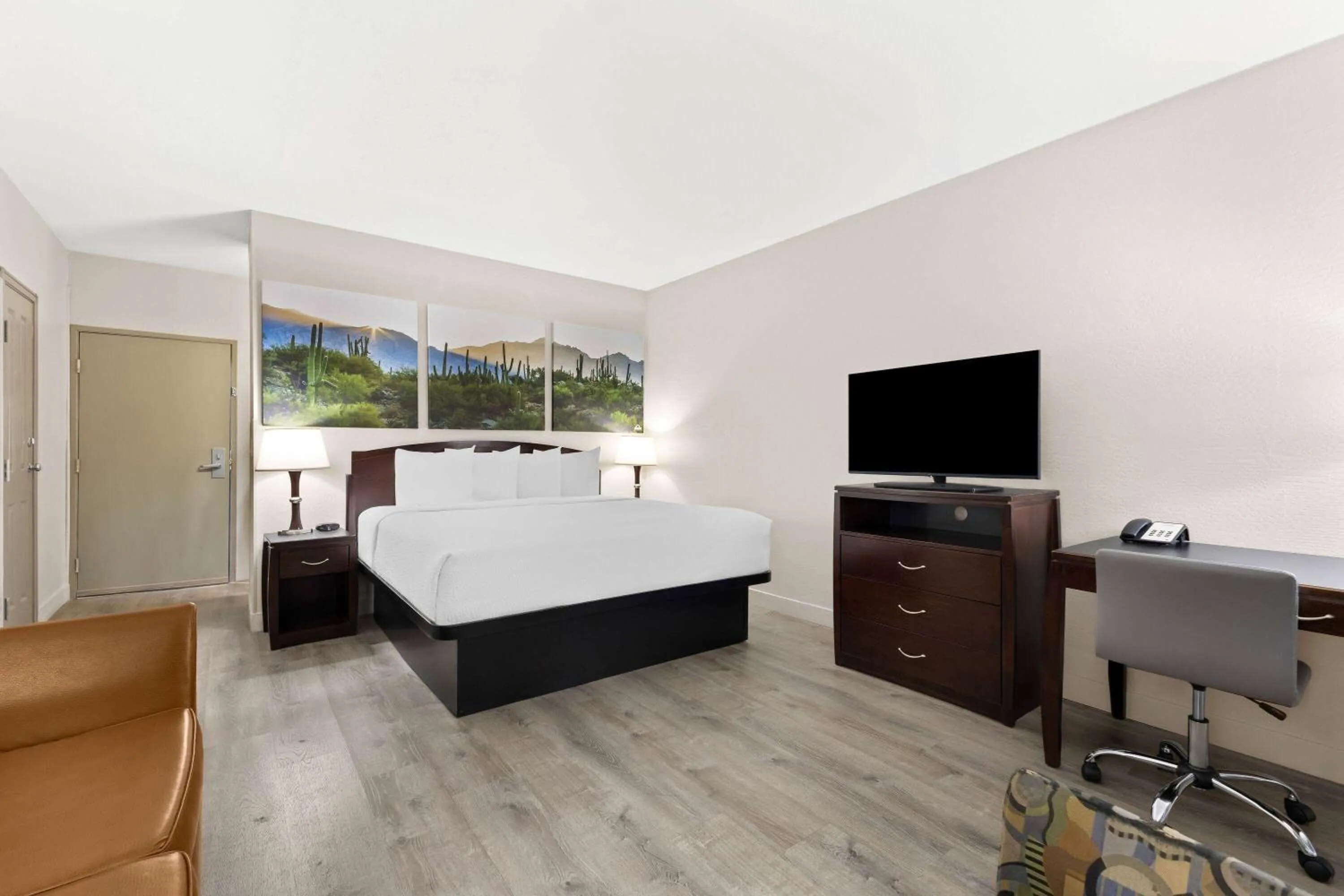 Bed in Days Inn & Suites by Wyndham Mesa Near Phoenix