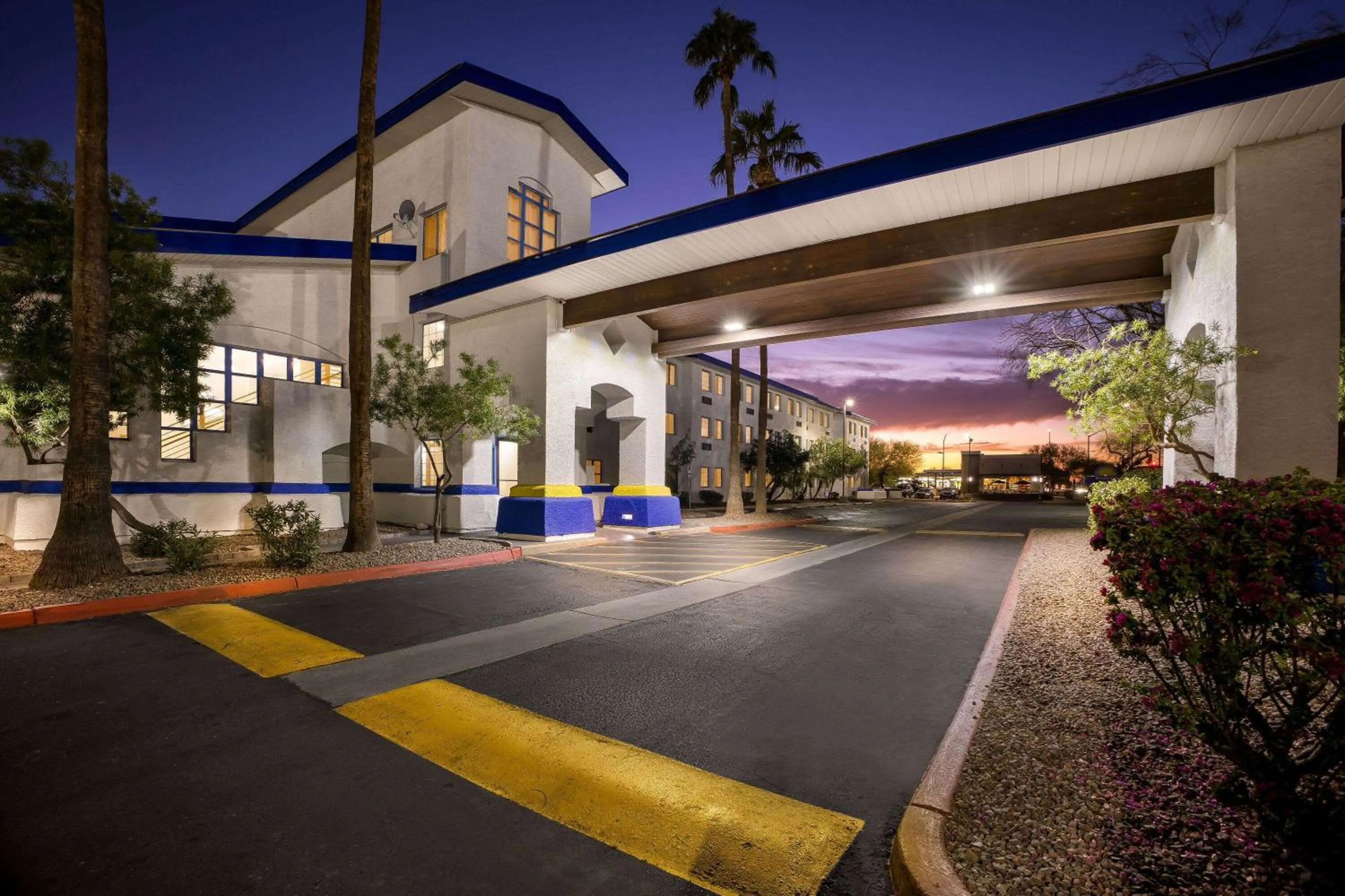 Property building in Days Inn & Suites by Wyndham Mesa Near Phoenix