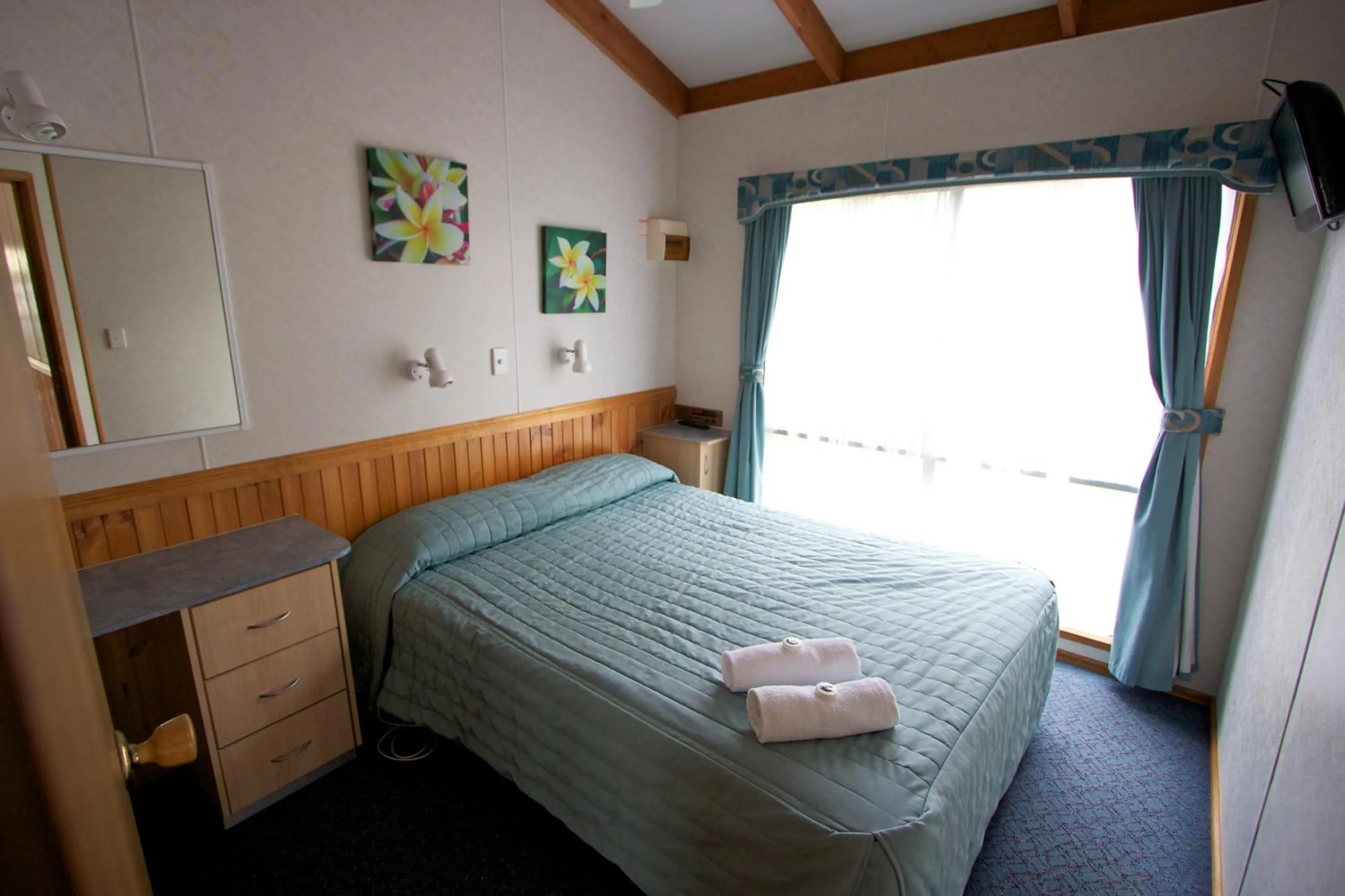 Bedroom, Bed in BIG4 Crystal Brook Tourist Park