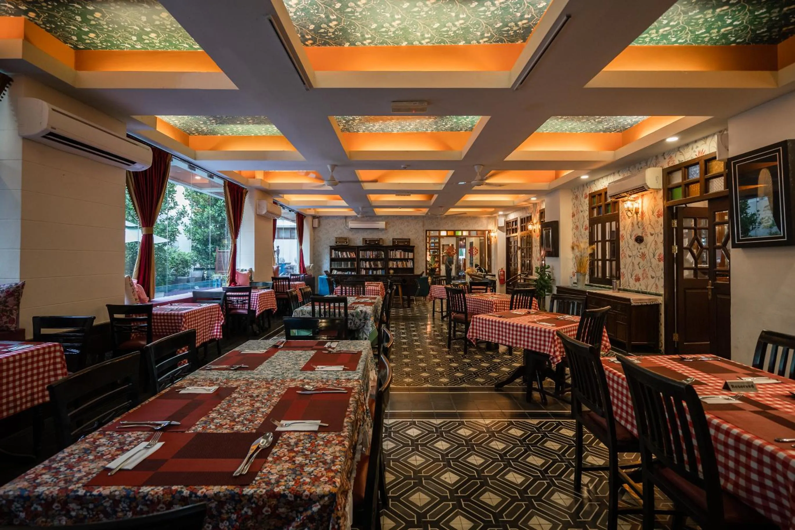 Restaurant/places to eat in Hotel Penaga