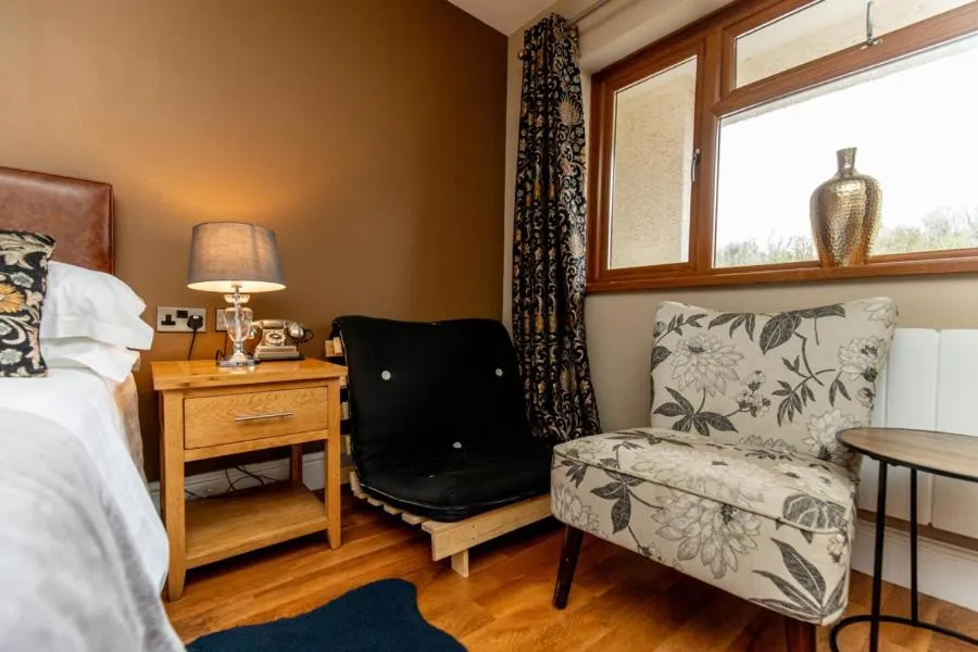 Seating area, Bed in The Gower Hotel