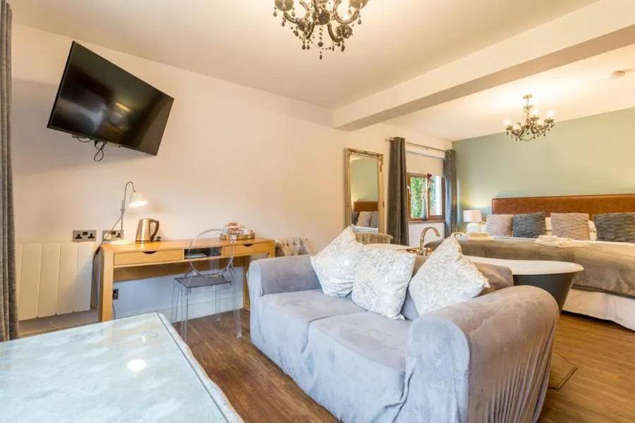 Photo of the whole room, Bed in The Gower Hotel