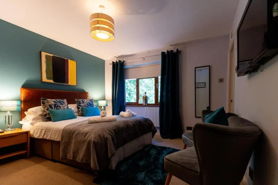 Photo of the whole room, Bed in The Gower Hotel