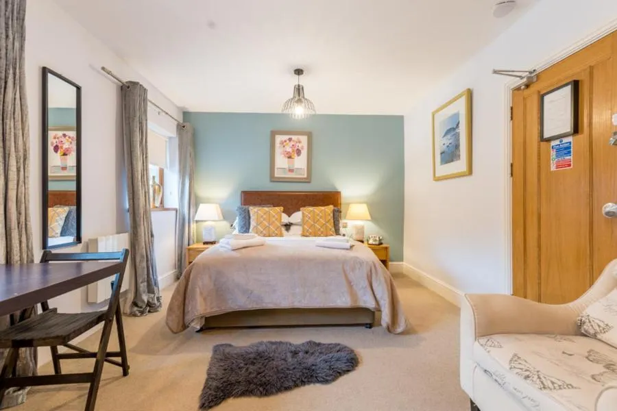 Photo of the whole room, Bed in The Gower Hotel