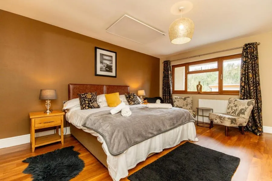 Photo of the whole room, Bed in The Gower Hotel