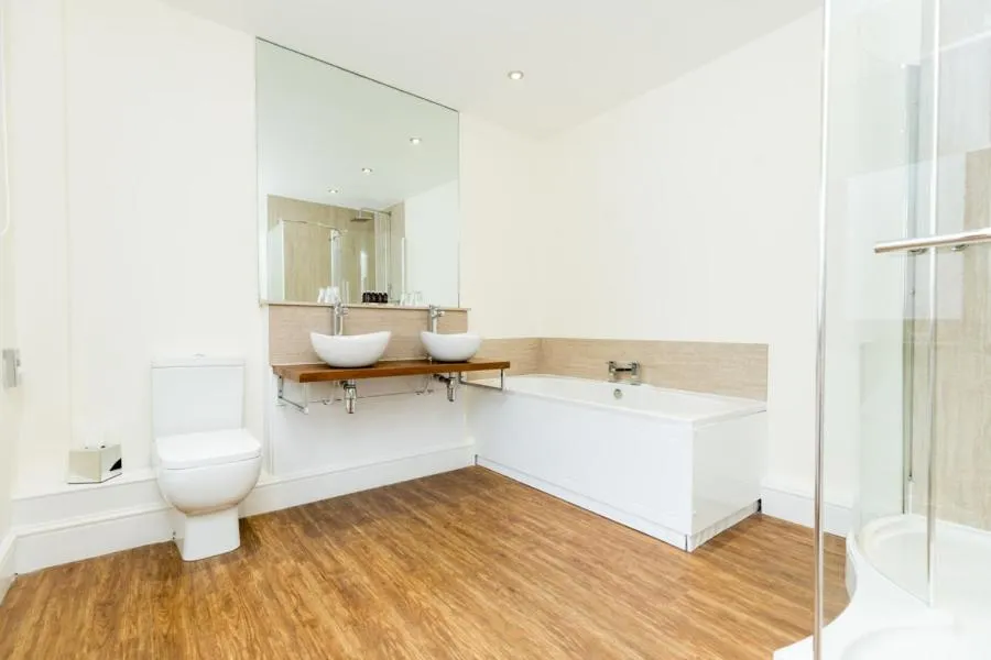 Shower in The Gower Hotel