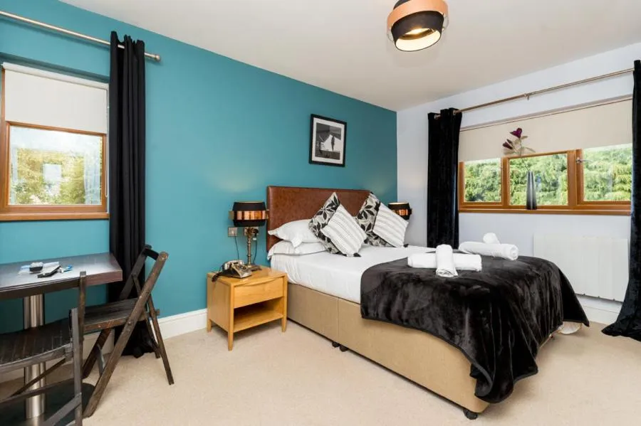 Photo of the whole room, Bed in The Gower Hotel