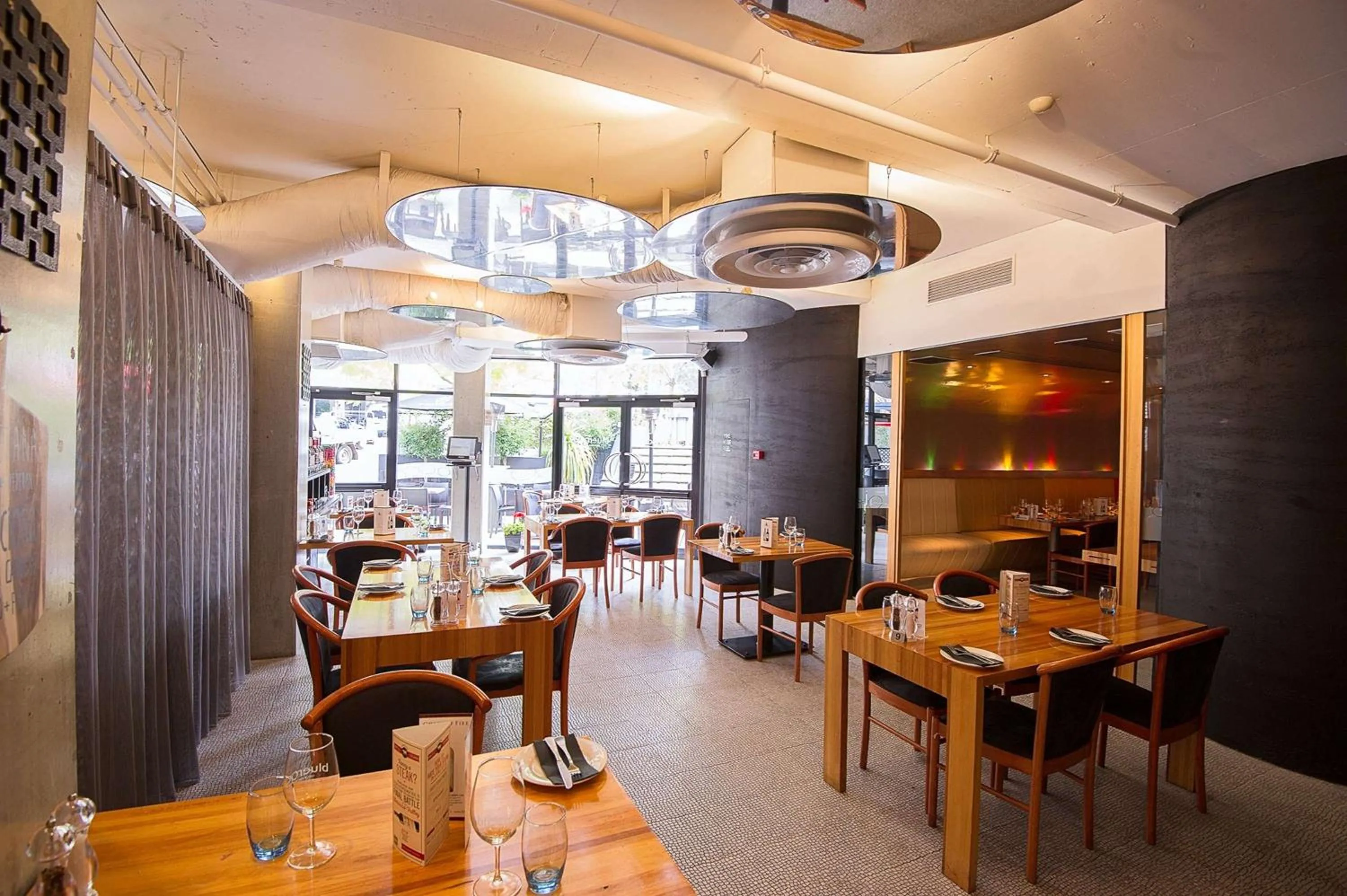 Restaurant/places to eat in Metro Hotel Perth City