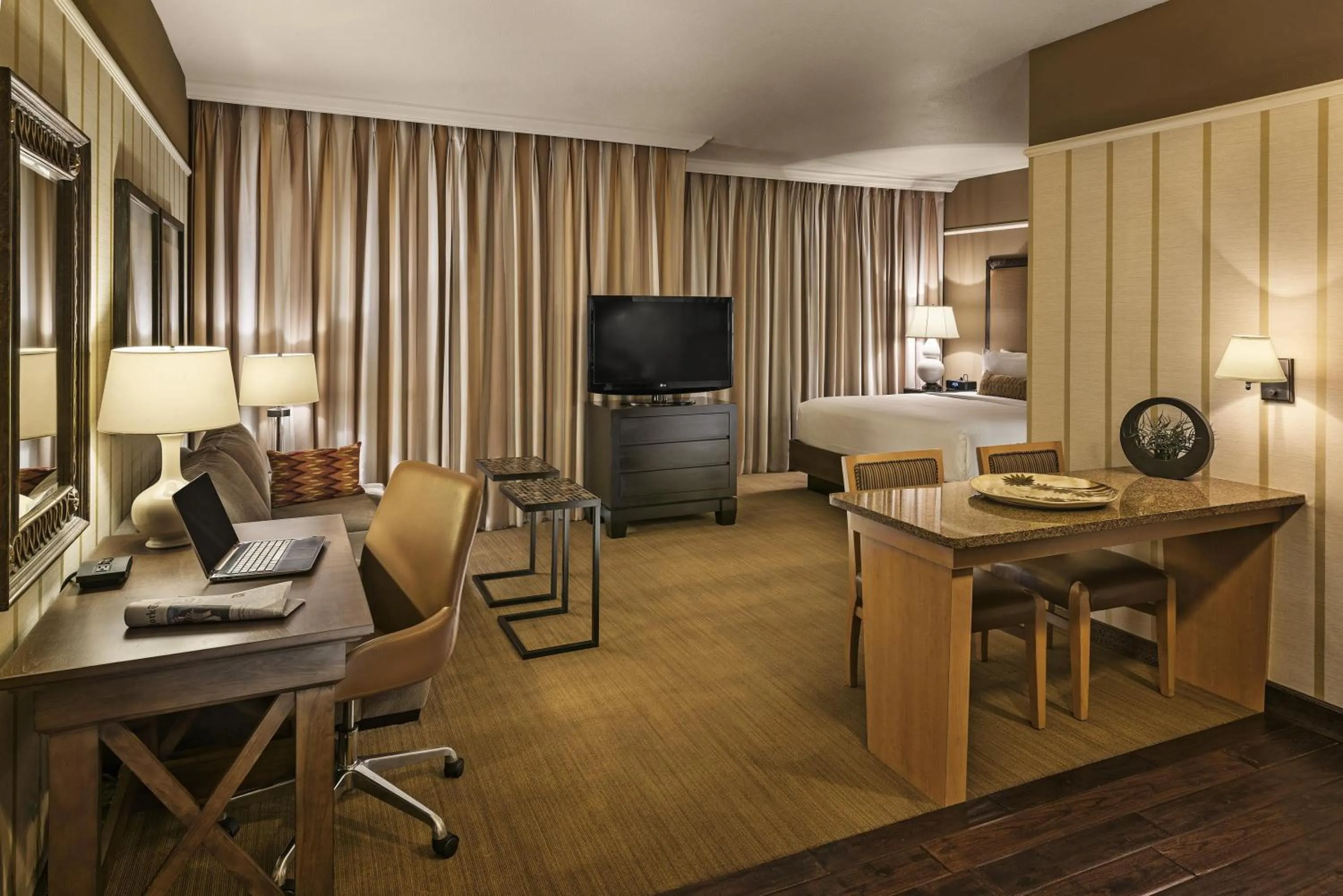 Bedroom in Sonesta Suites Scottsdale Gainey Ranch