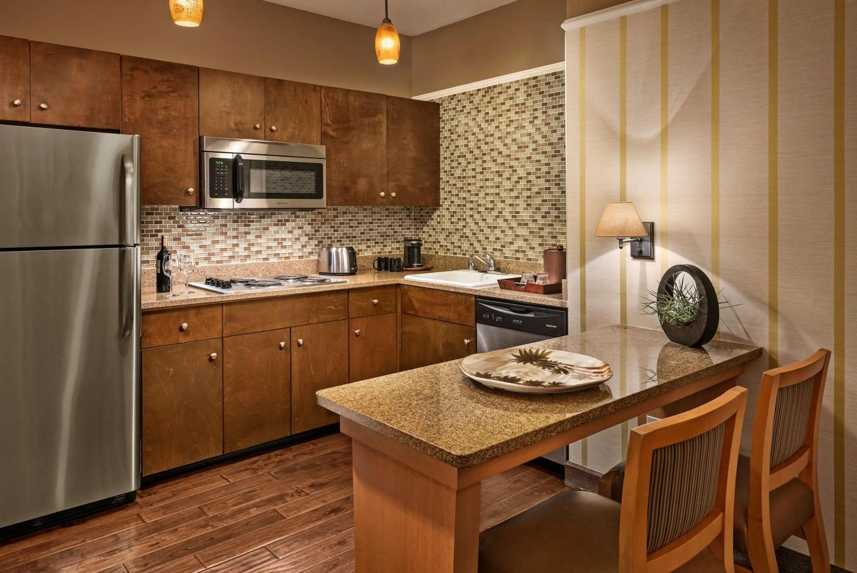 Kitchen or kitchenette in Sonesta Suites Scottsdale Gainey Ranch
