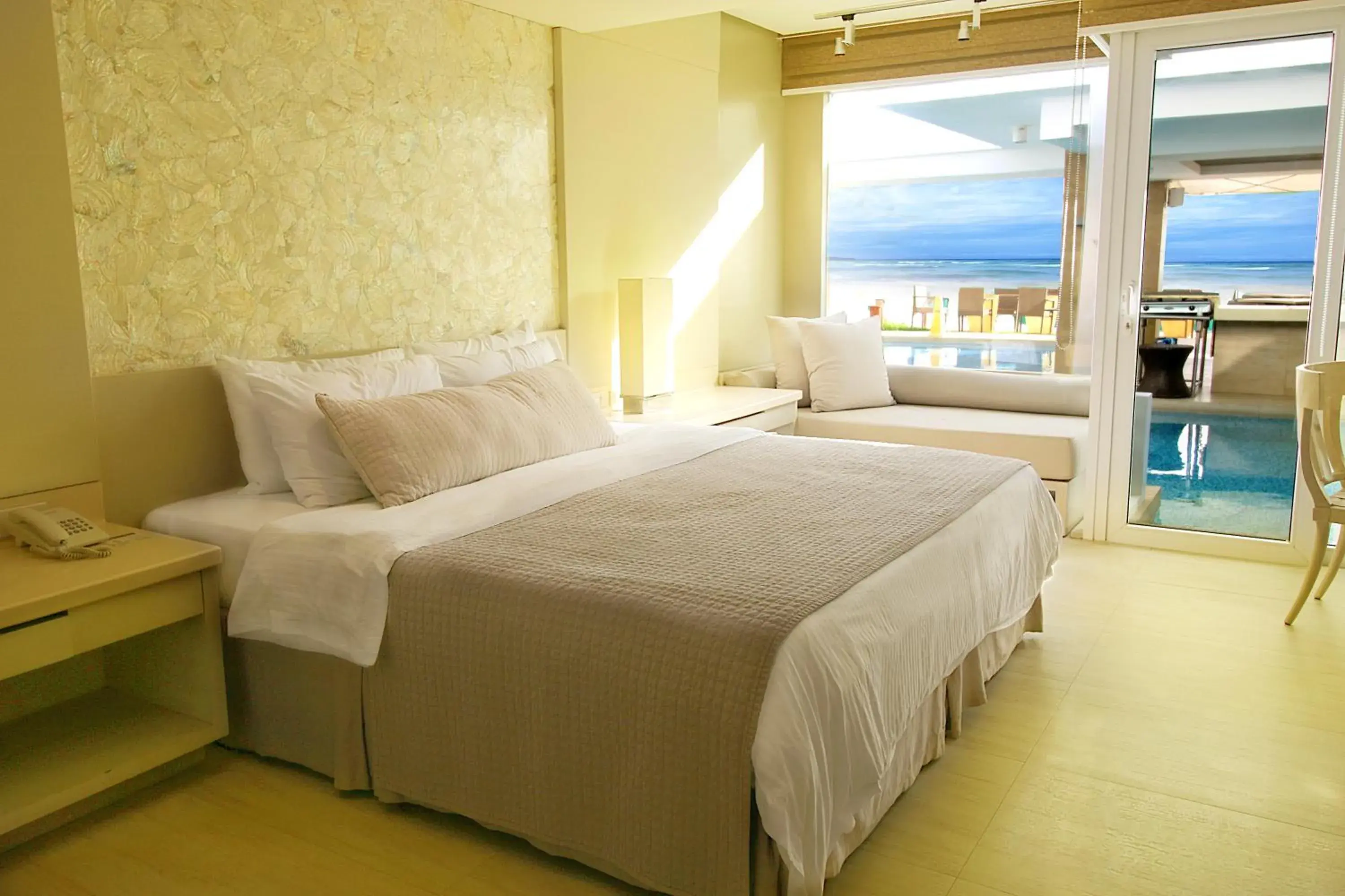 Deluxe Double Room with Pool Access in Estacio Uno Deluxe Double Room with Pool Access in Estacio Uno