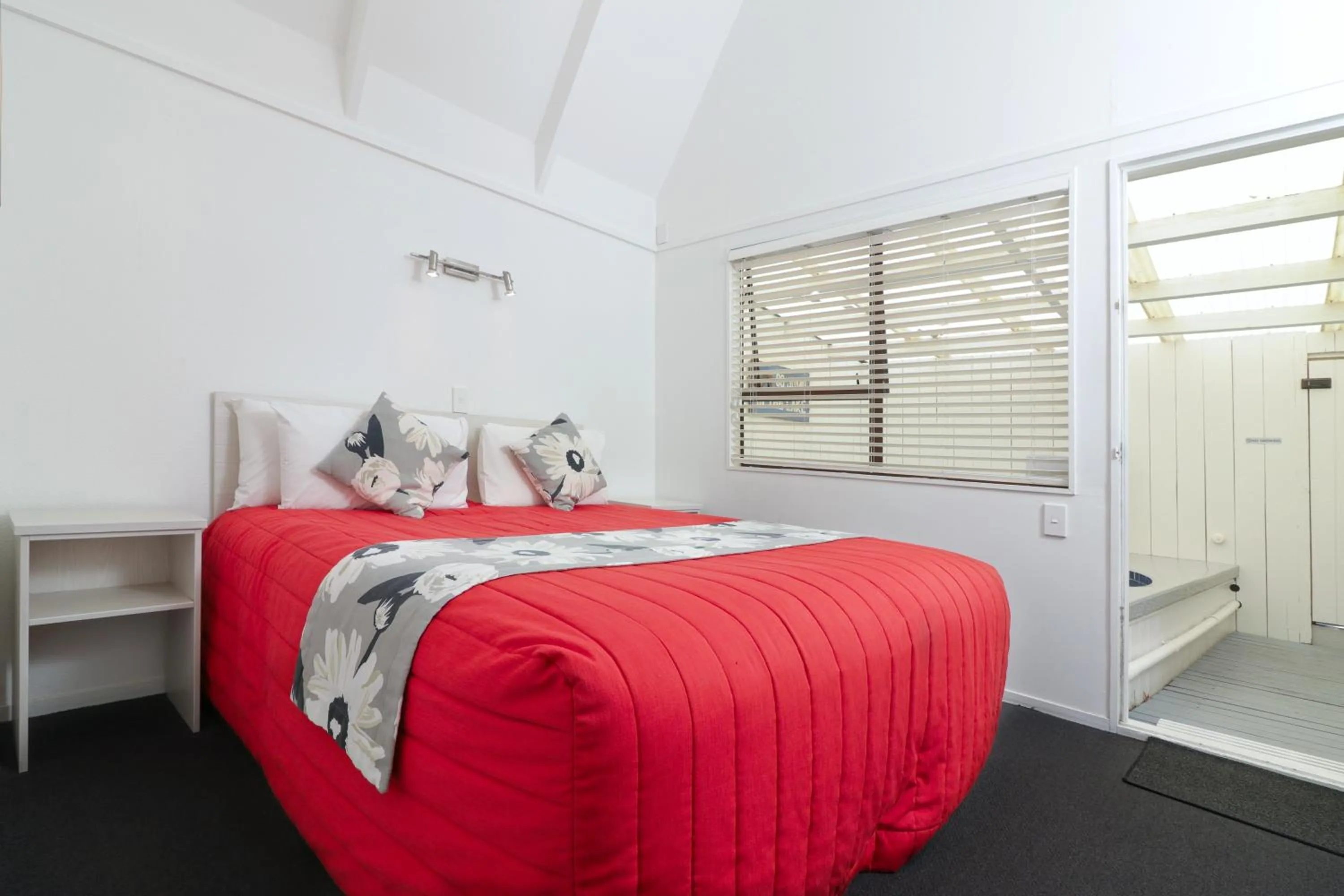 Bedroom, Bed in Gables Lakefront Resort