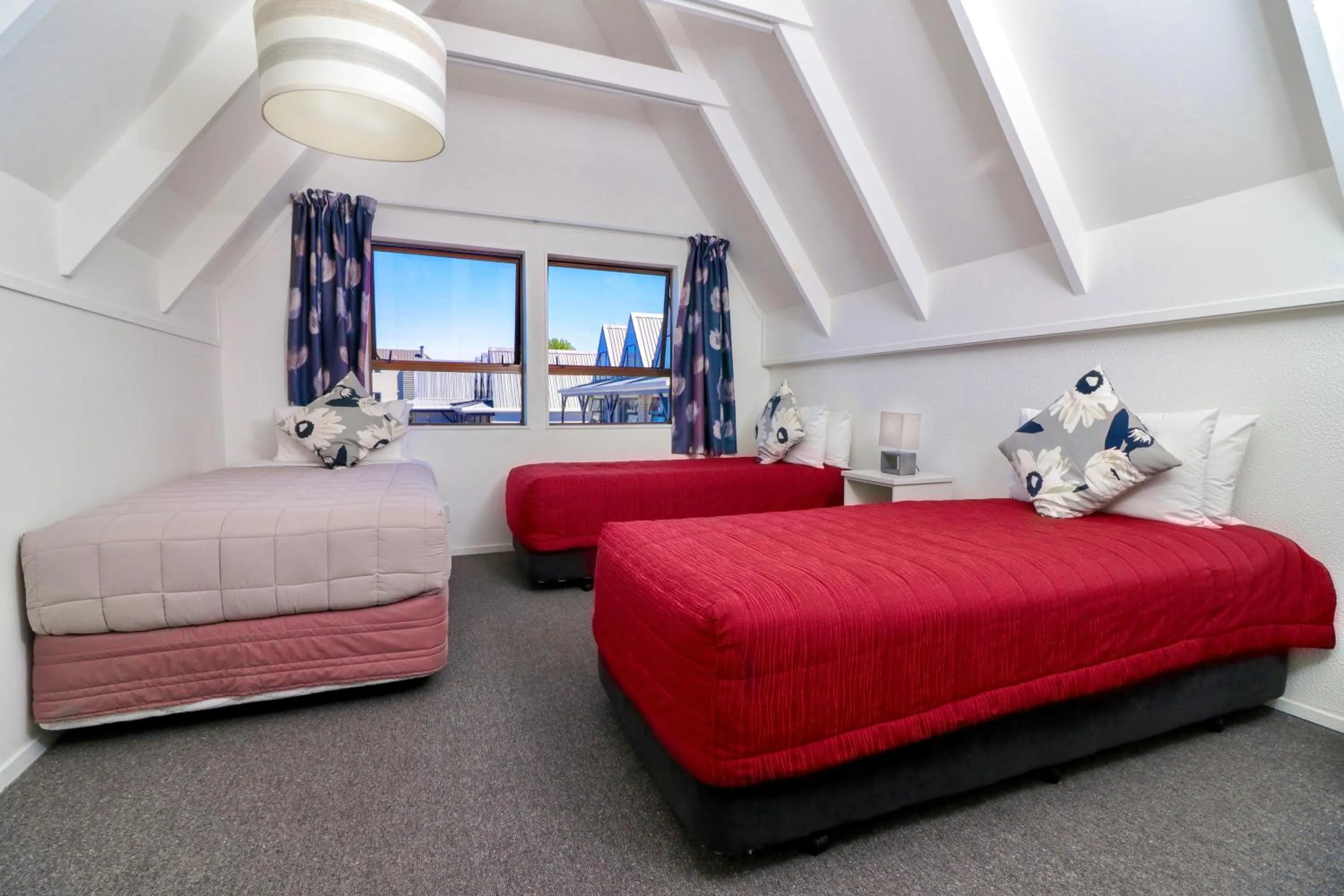 Photo of the whole room, Bed in Gables Lakefront Resort