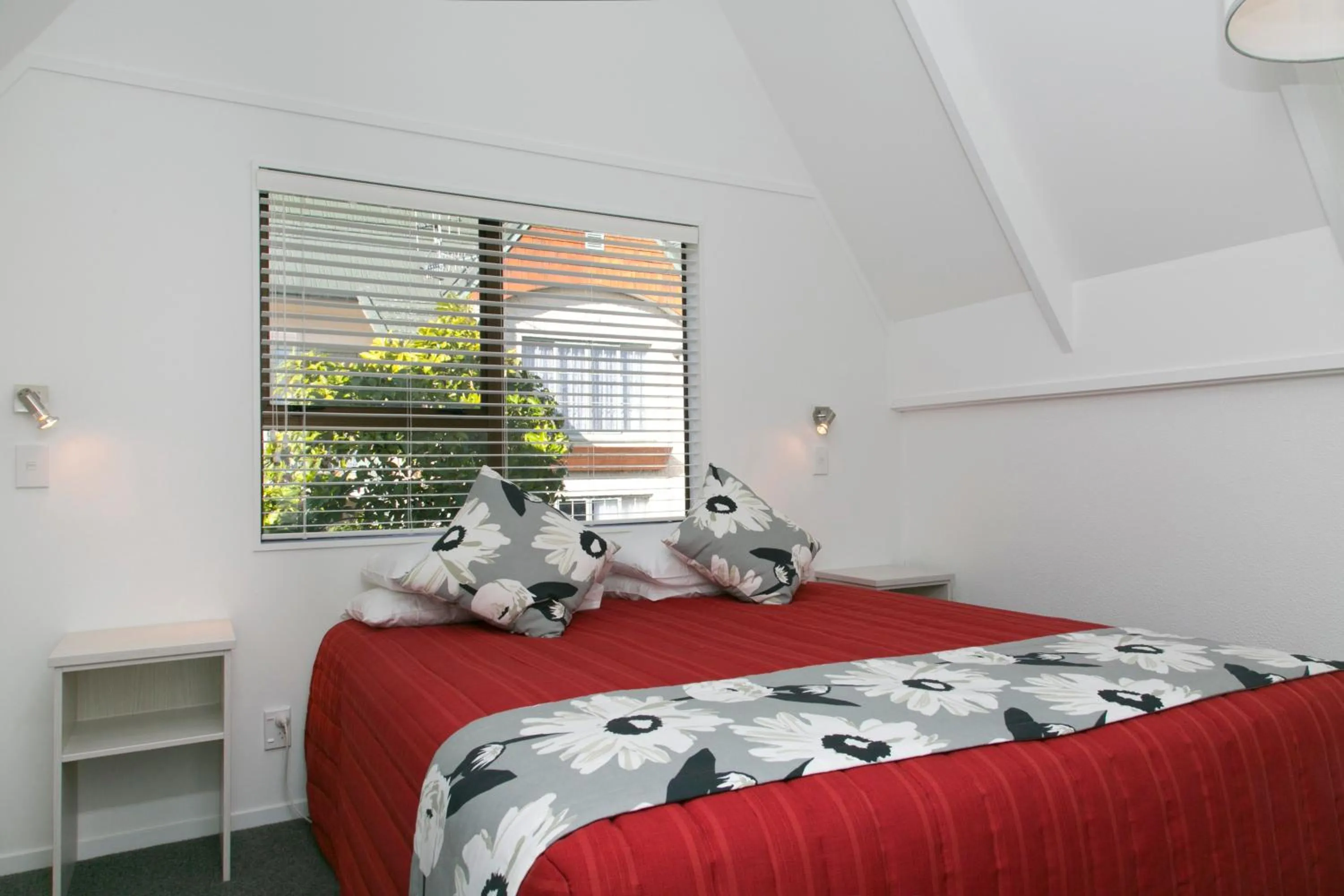 Bed in Gables Lakefront Resort